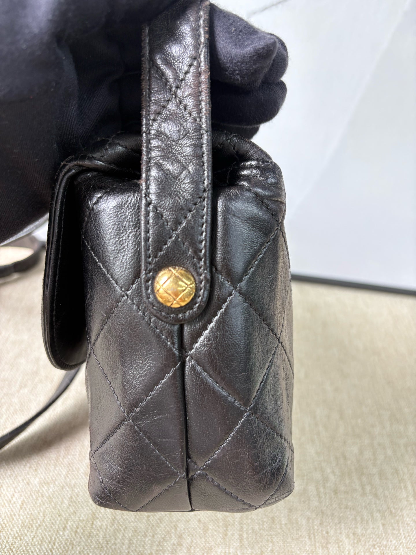 Chanel - Vintage Flap Messenger Bag - Lambskin leather - Black - (Medium)