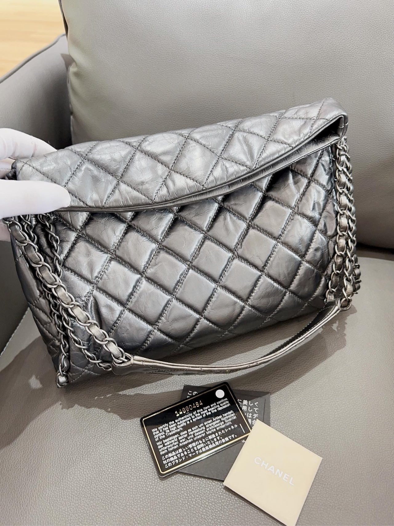 Chanel - Rolled-edge Shoulder Bag - Wrinkled calfskin leather - Silver Grey - (medium)