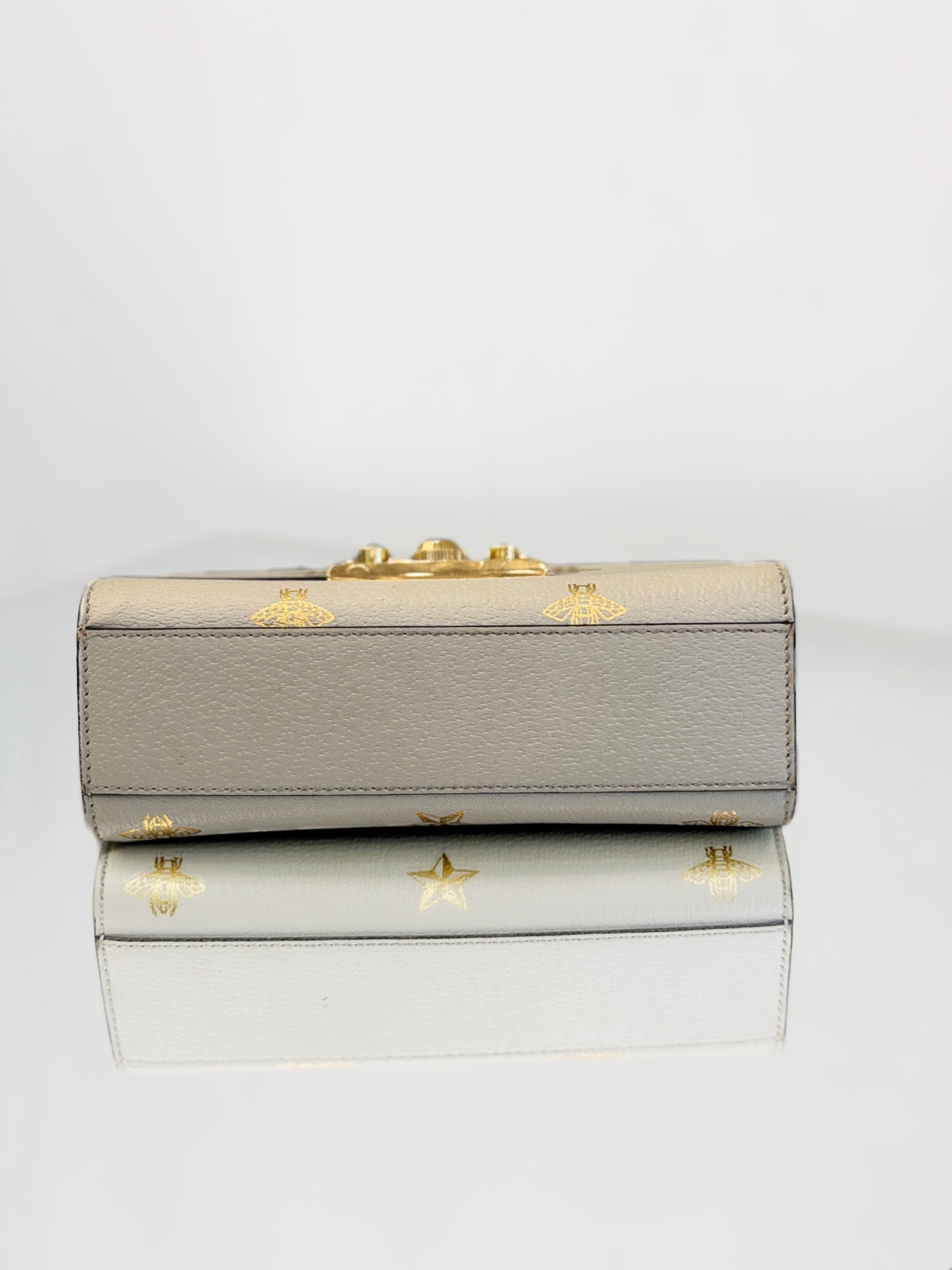 Gucci - Padlock Small Shoulder Bag with Bee Motif - Grained leather - White - (Small)