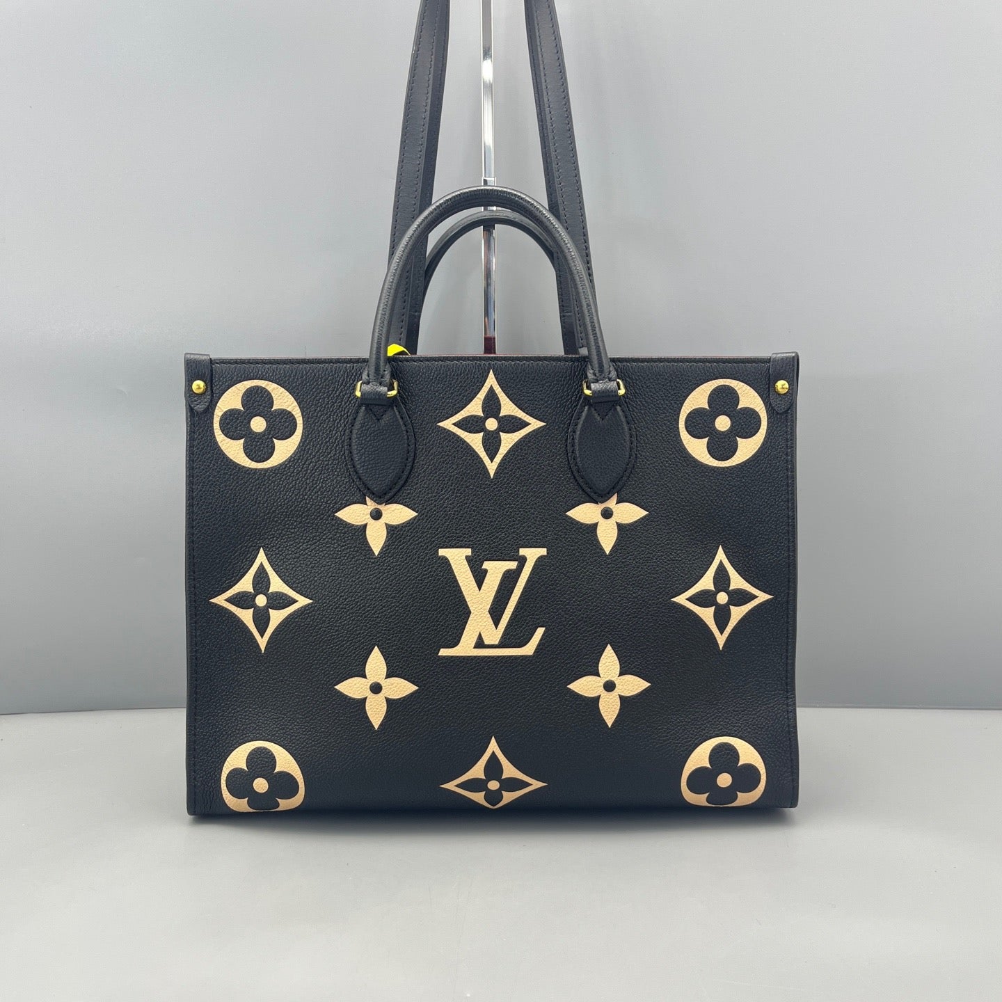 Louis Vuitton - Onthego MM - Giant Monogram Empreinte Leather - Black with Beige Monogram - (Medium)
