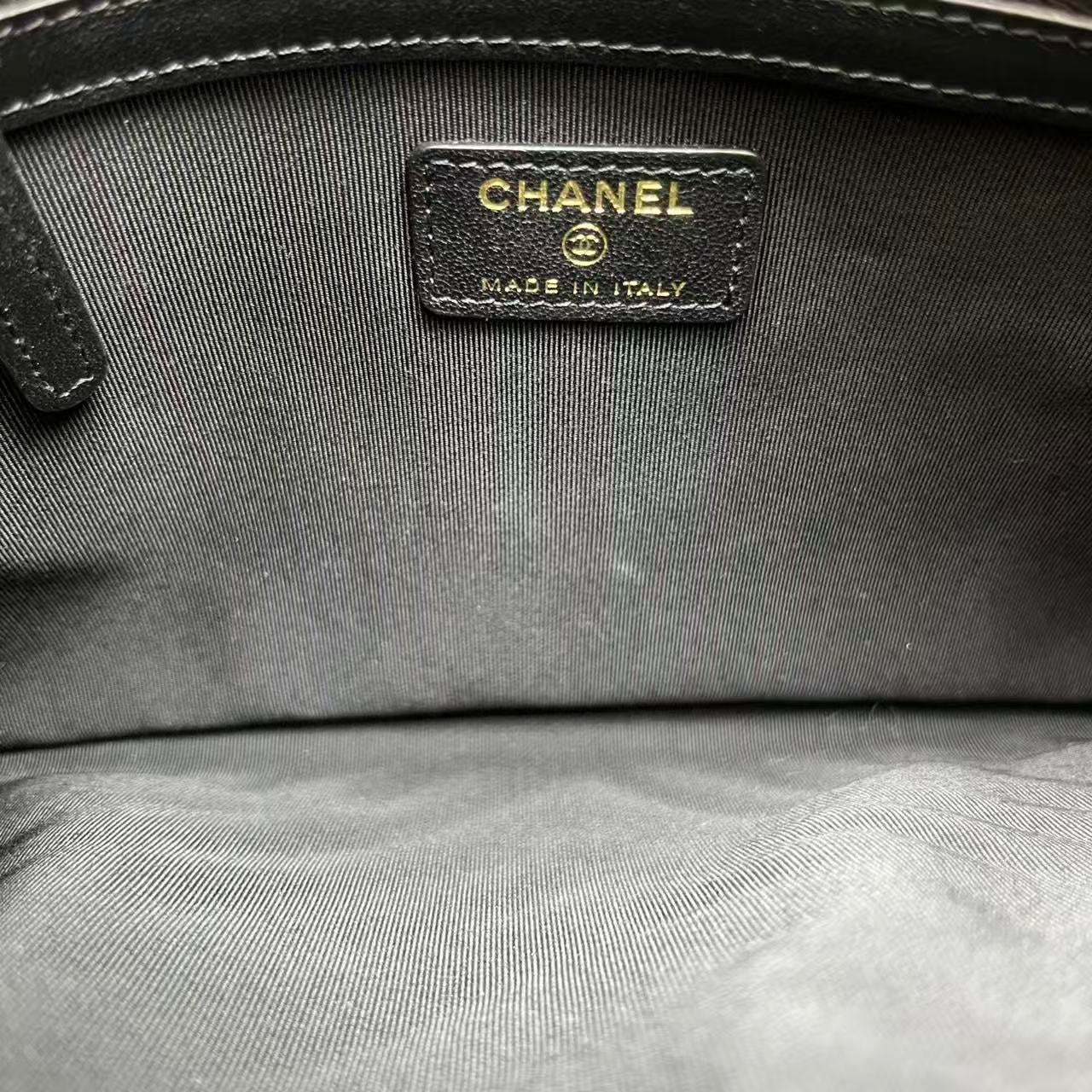 Chanel - V-Quilted Envelope Clutch - Caviar leather - Black - (medium)