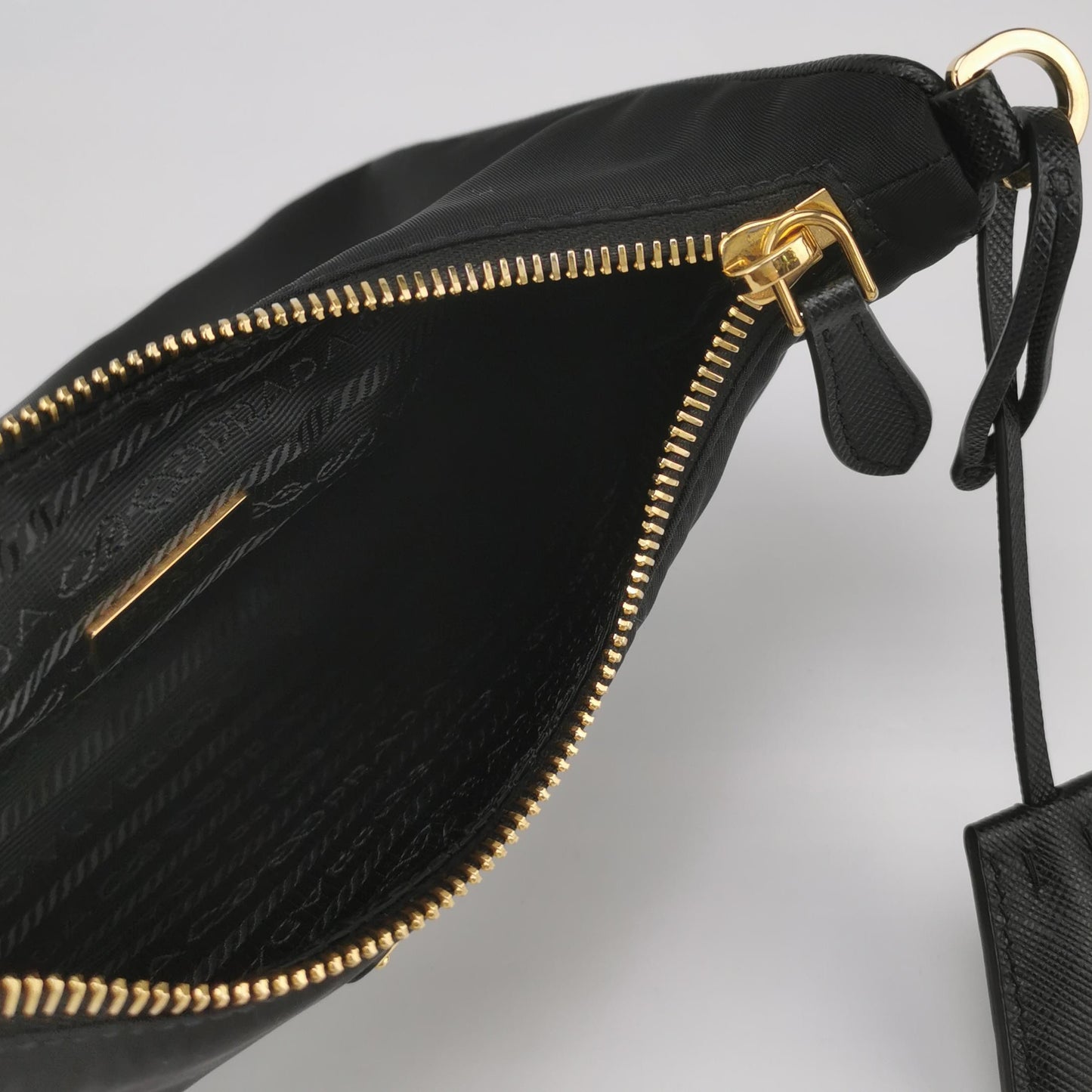 Prada - Re-Edition 2005 Shoulder Bag - Re-Nylon with Saffiano leather trim - Black - (mini)