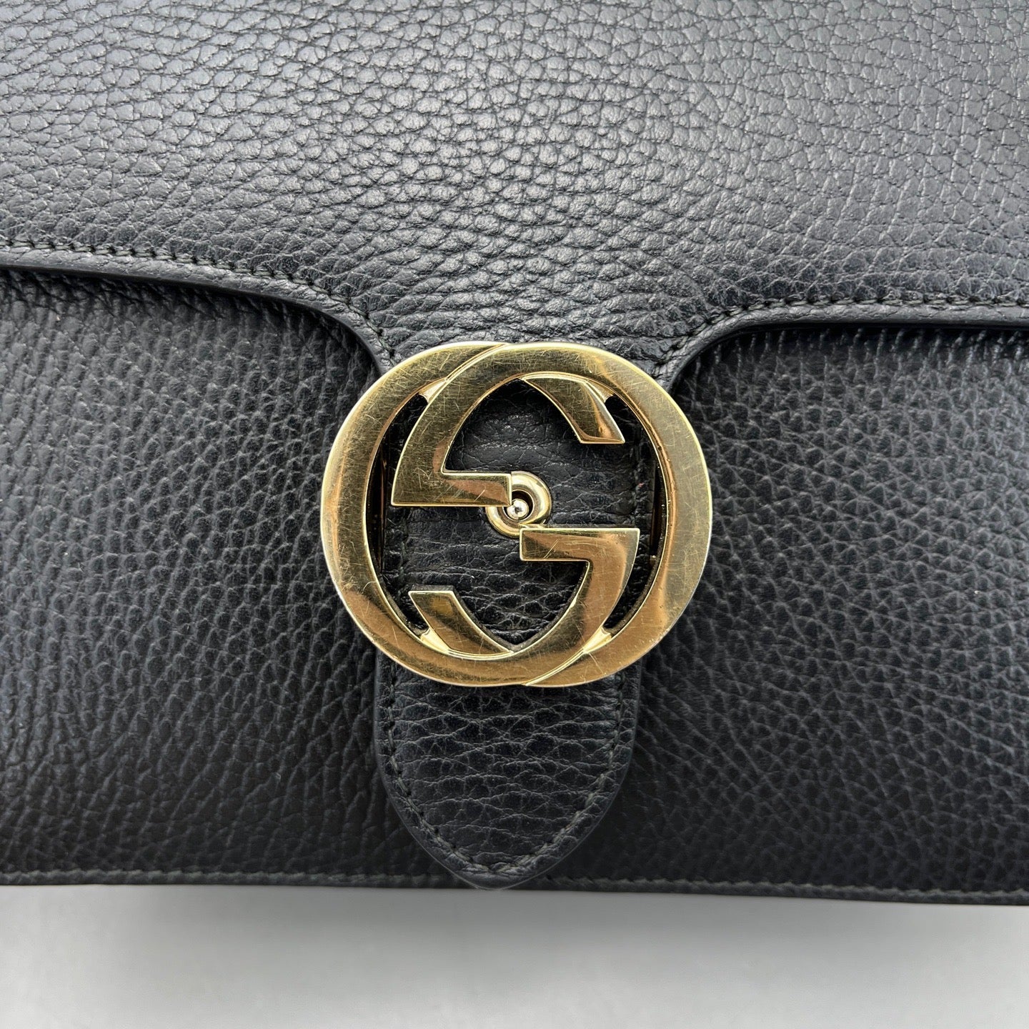 Gucci - Interlocking G Flap Shoulder Bag (Outlet Edition) - Grained leather - Black - (small)