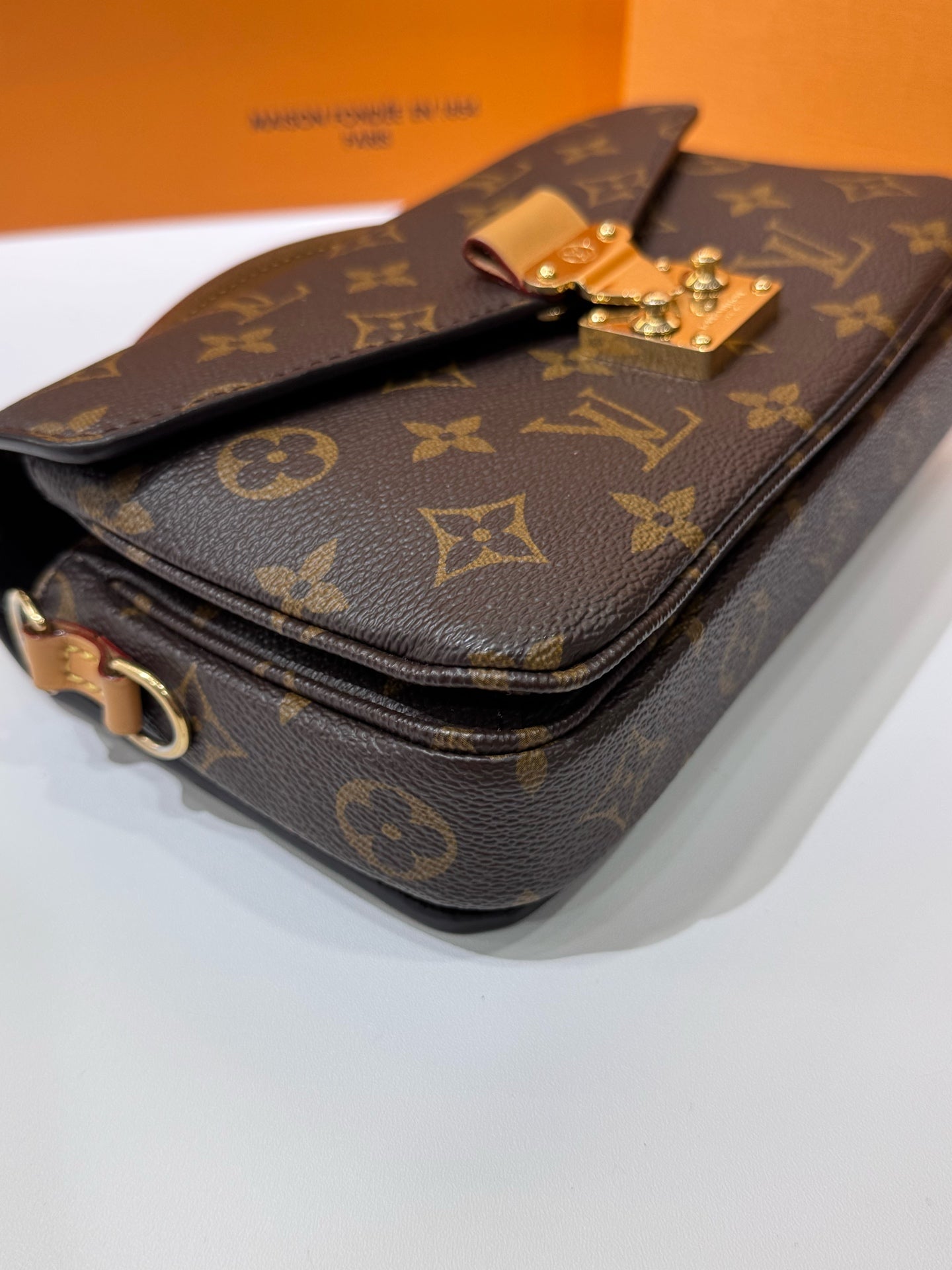 Louis Vuitton - Metis East West - Monogram coated canvas with natural cowhide leather trim - Brown - (Small)