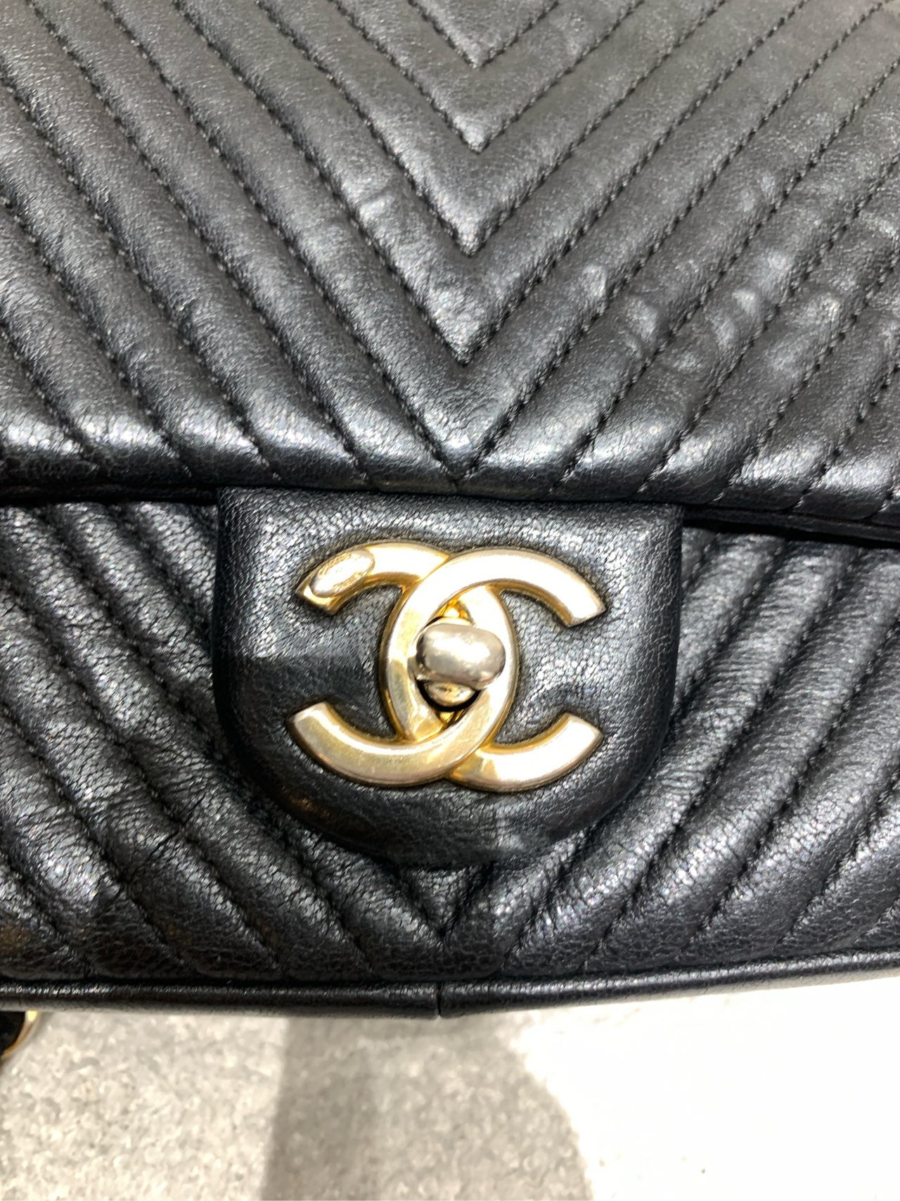 Chanel - Seasonal Classic Flap V-Stitch - Lambskin leather - Black - (Small)