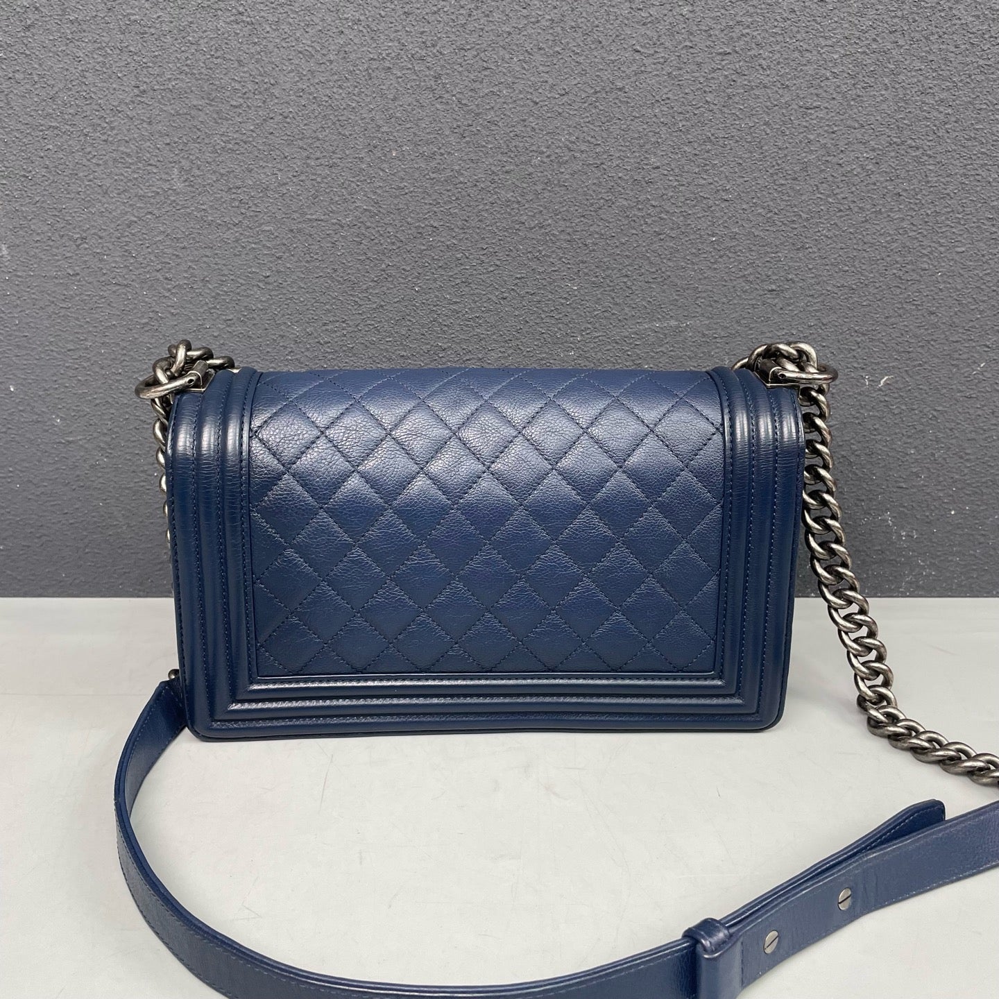 Chanel - Boy Chanel Medium - Grained calfskin leather - Navy - (Medium)