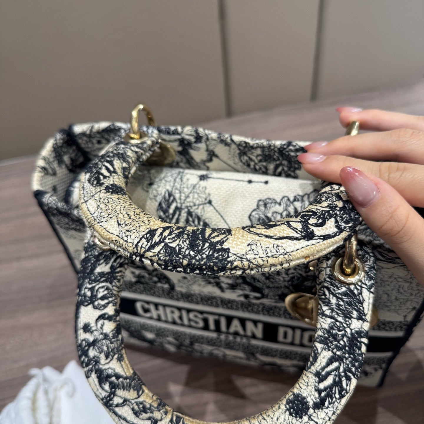 Dior - Lady Dior Bag - Embroidered cloth - Black and White - (medium)