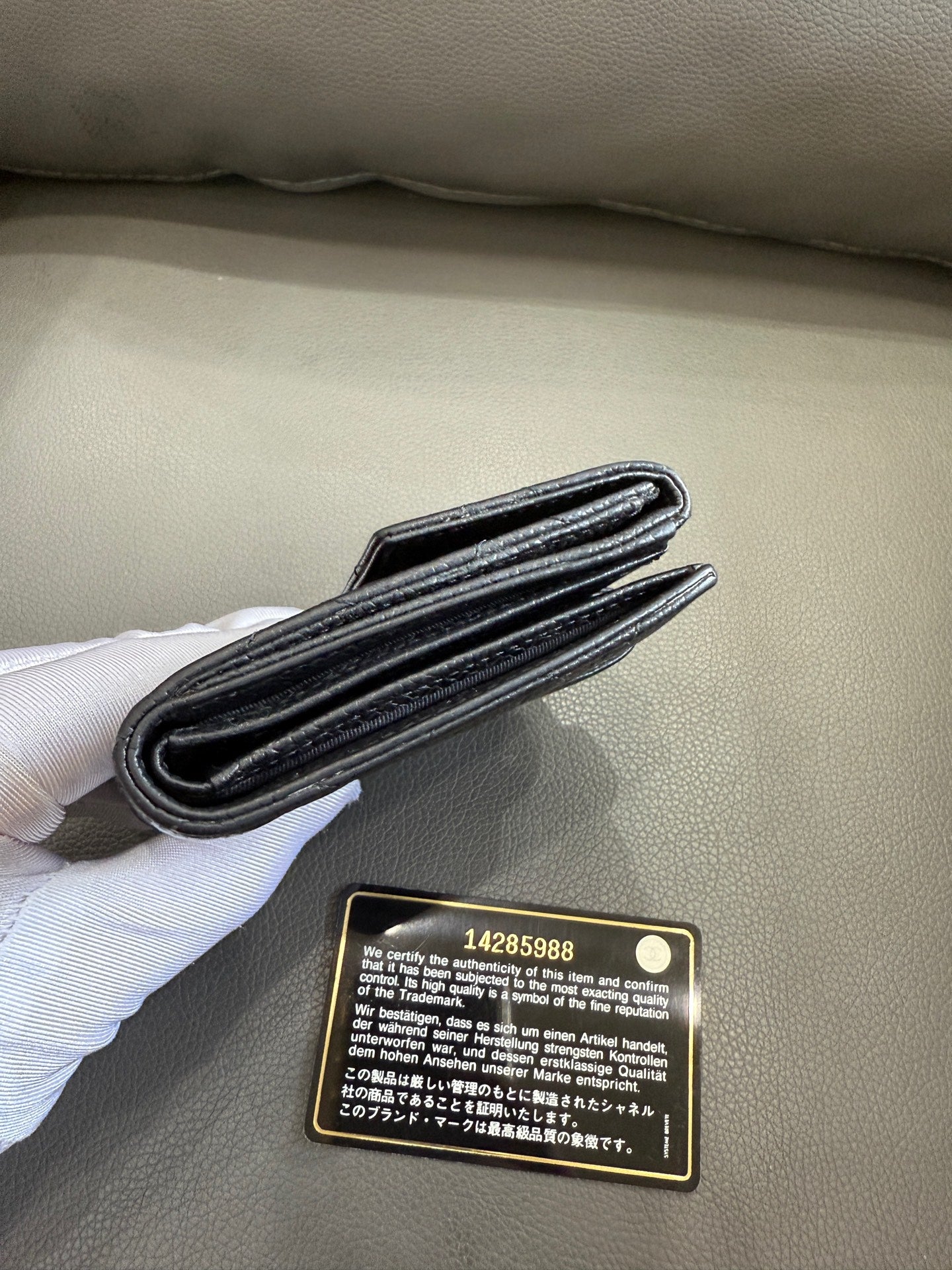 Chanel - Tri-fold Wallet - Caviar leather - Black - (small)