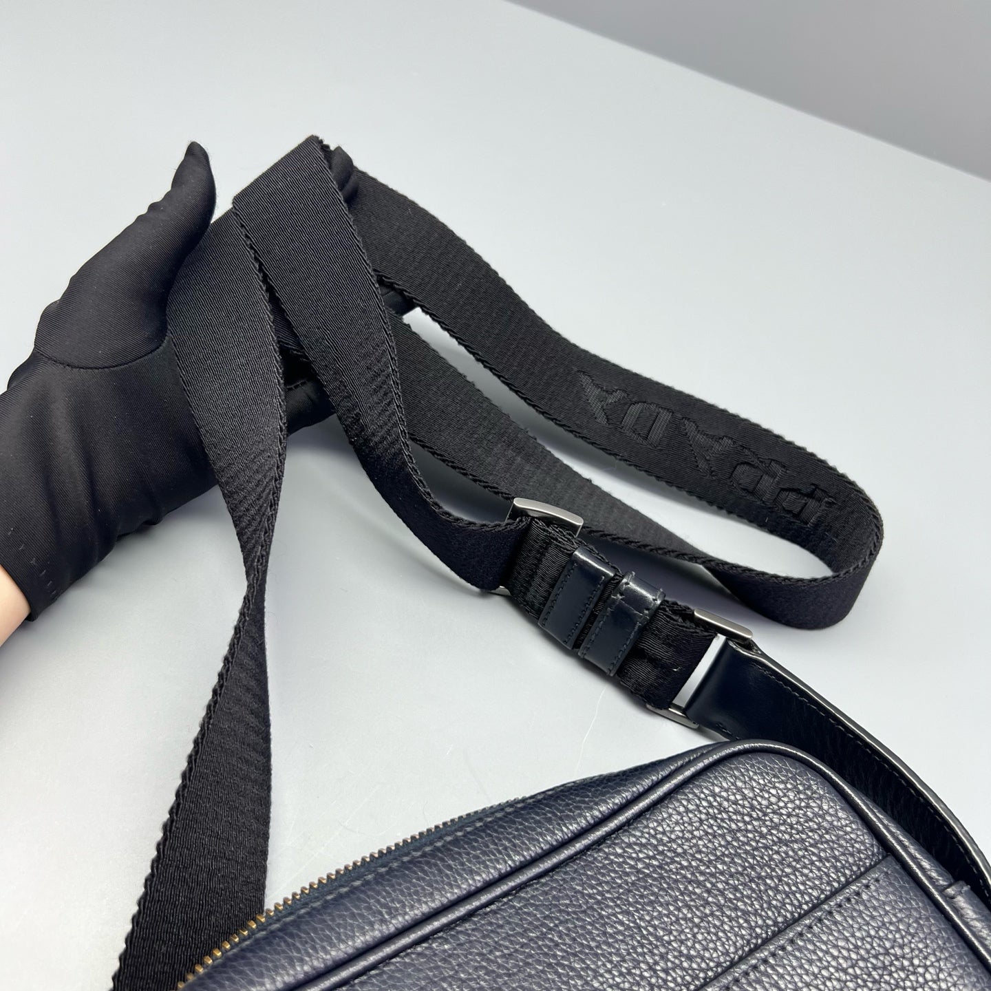 Prada - Crossbody Messenger Bag - Pebbled leather - Navy - (medium)