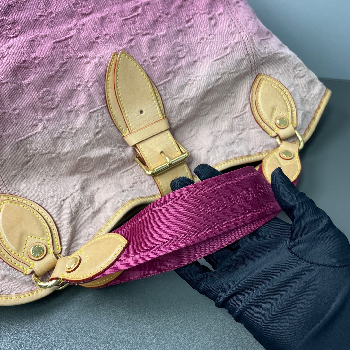 Louis Vuitton - Gradient Denim Hobo - Denim with Vachetta leather trim - Pink - (Large)