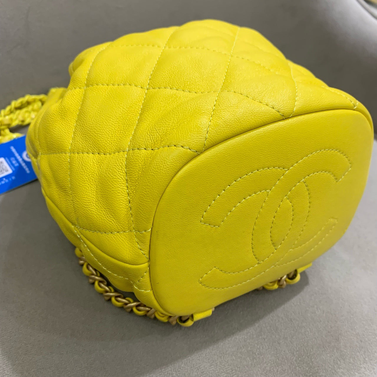 Chanel - 22S Series Mini Drawstring Bucket Backpack - Lambskin leather - Yellow - (mini)