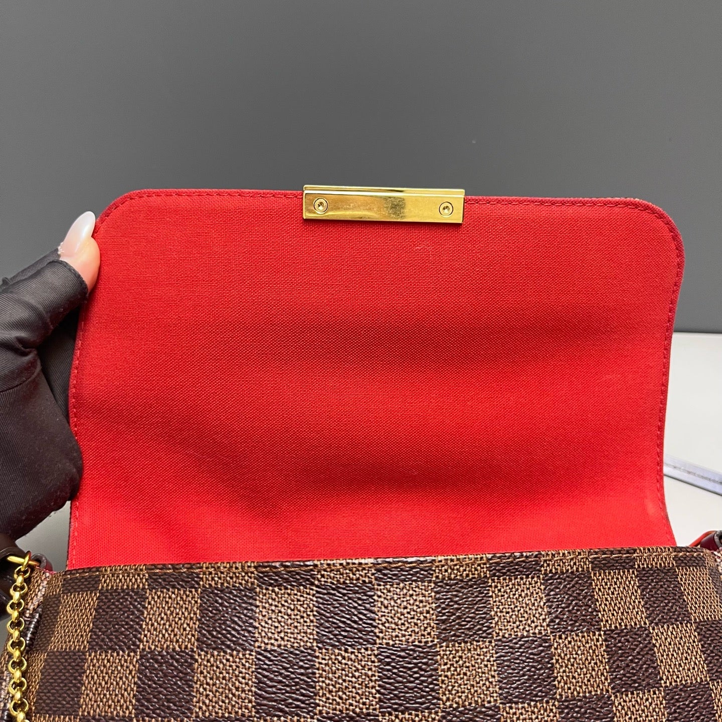 Louis Vuitton - Favorite - Damier Ebene coated canvas with cowhide leather trim and fabric lining - Brown - (small)