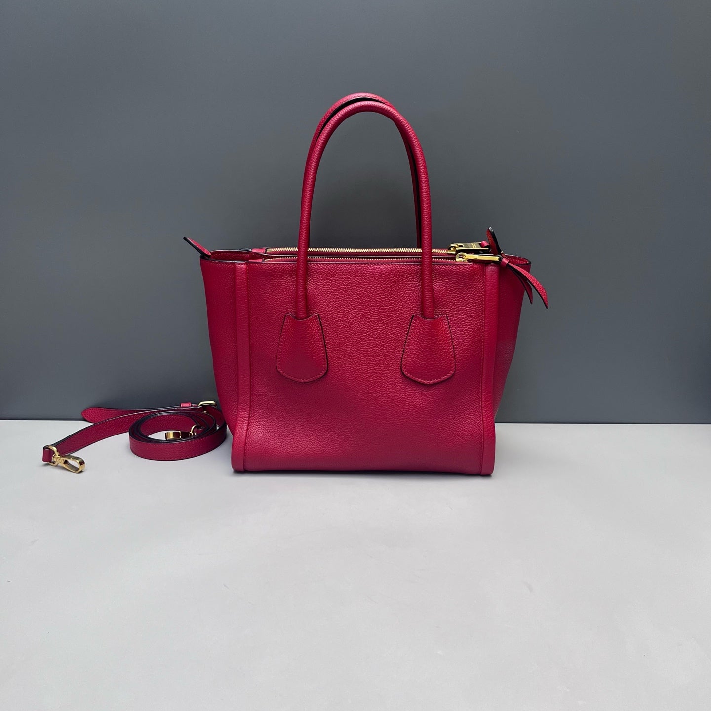 Prada - Galleria Tote - Grained calfskin leather - Red - (medium)