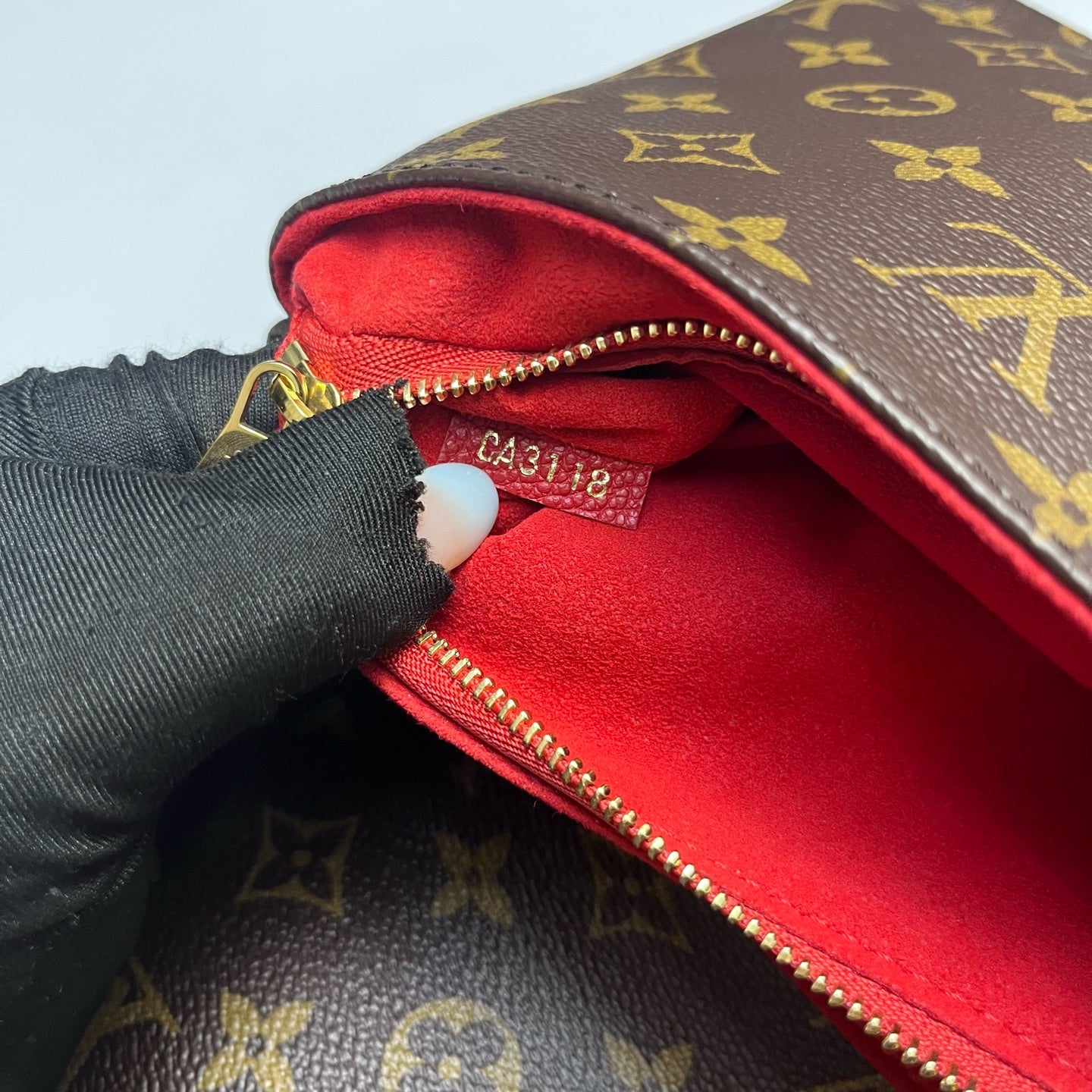 Louis Vuitton - Pallas Chain - Monogram coated canvas and grained leather - Brown and Red - (Medium)