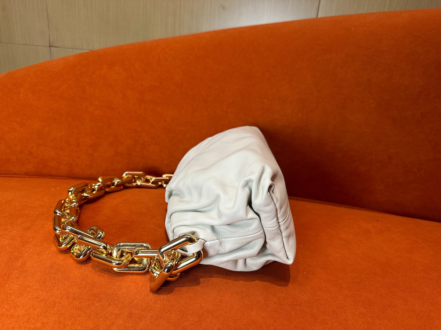 Bottega Veneta - The Chain Pouch - Soft calfskin leather - White - (Medium)