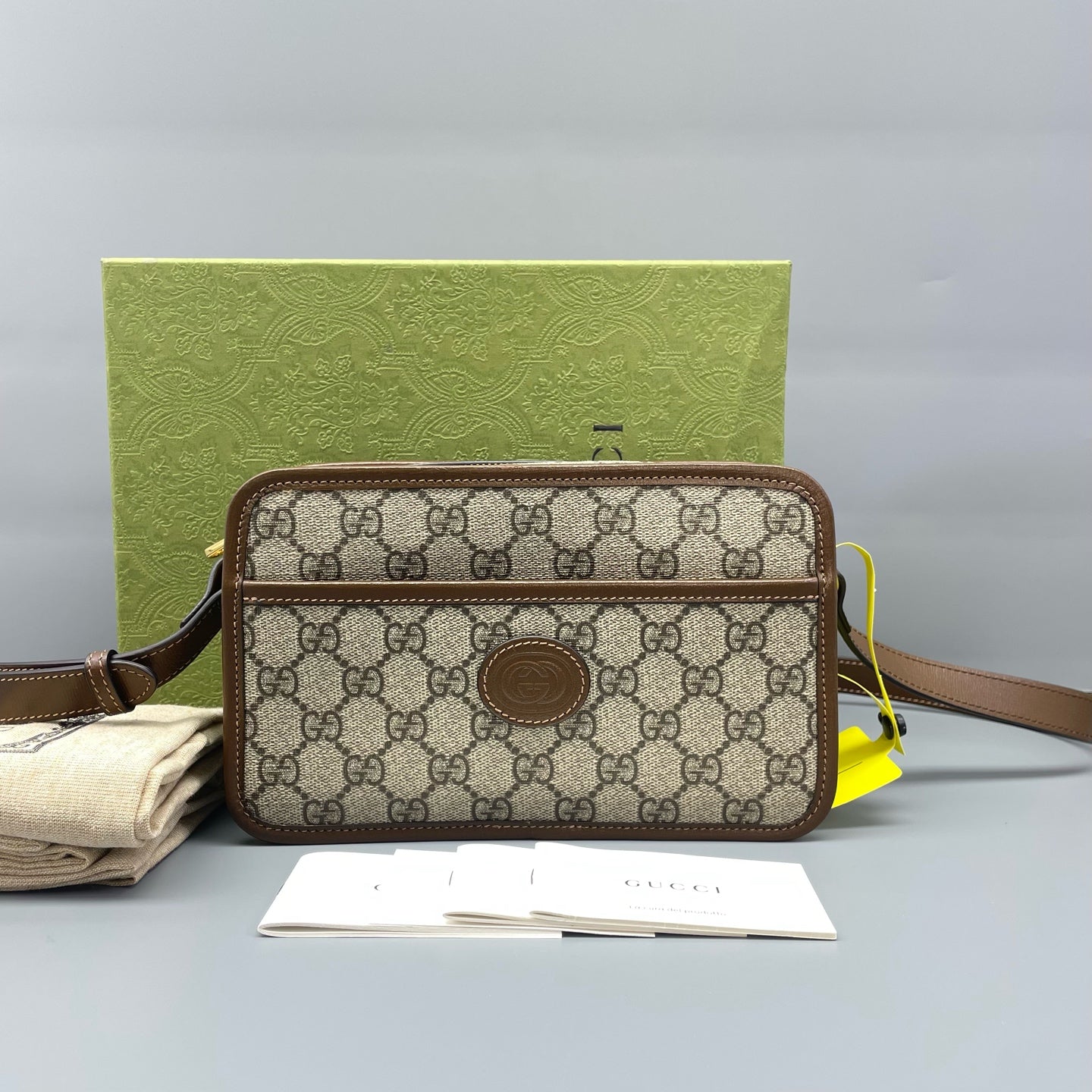 Gucci - Retro Monogram Camera Bag - GG Supreme canvas with leather trim - Brown - (Small)