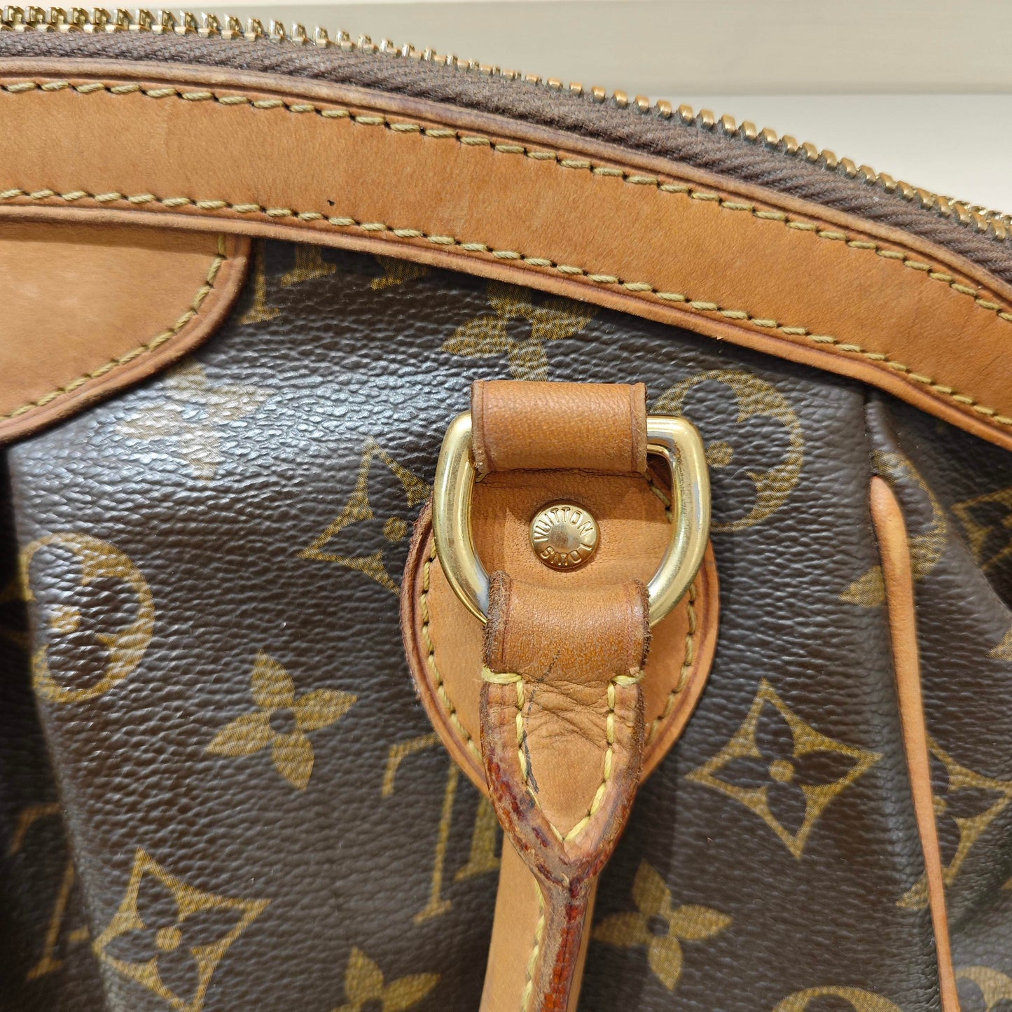 Louis Vuitton - Tivoli PM - Monogram Canvas with Vachetta Leather trim - Brown - (Medium)