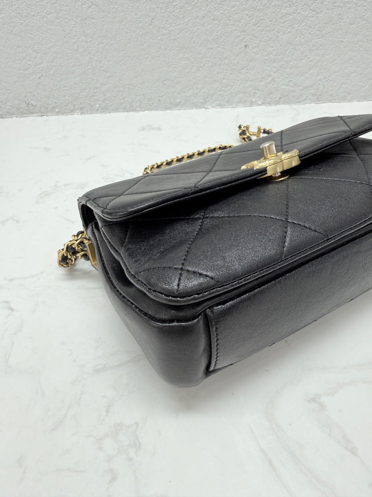 Chanel - Classic Mini Flap Bag - Lambskin leather - Black - (mini)