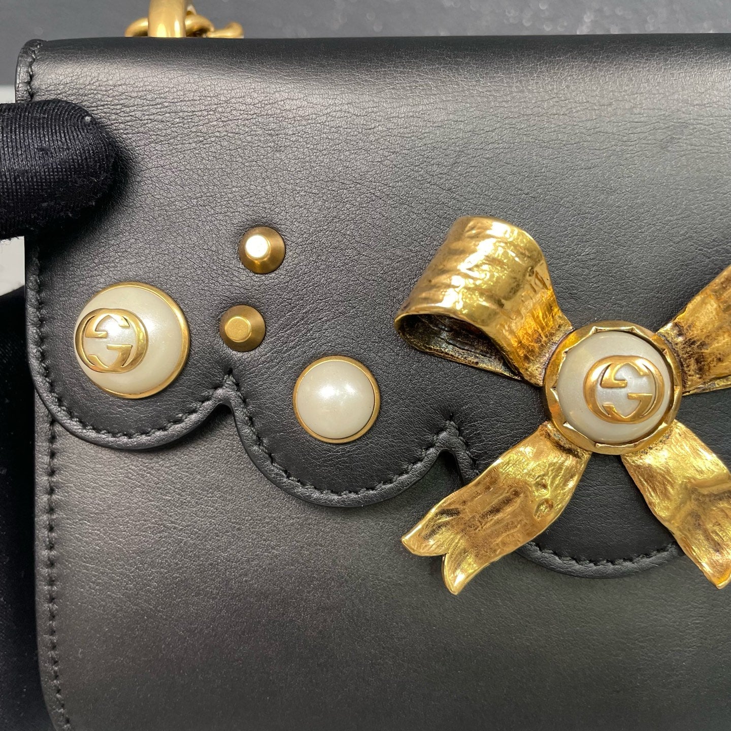 Gucci - Bow Pearl Shoulder Bag - Leather - Black - (mini)