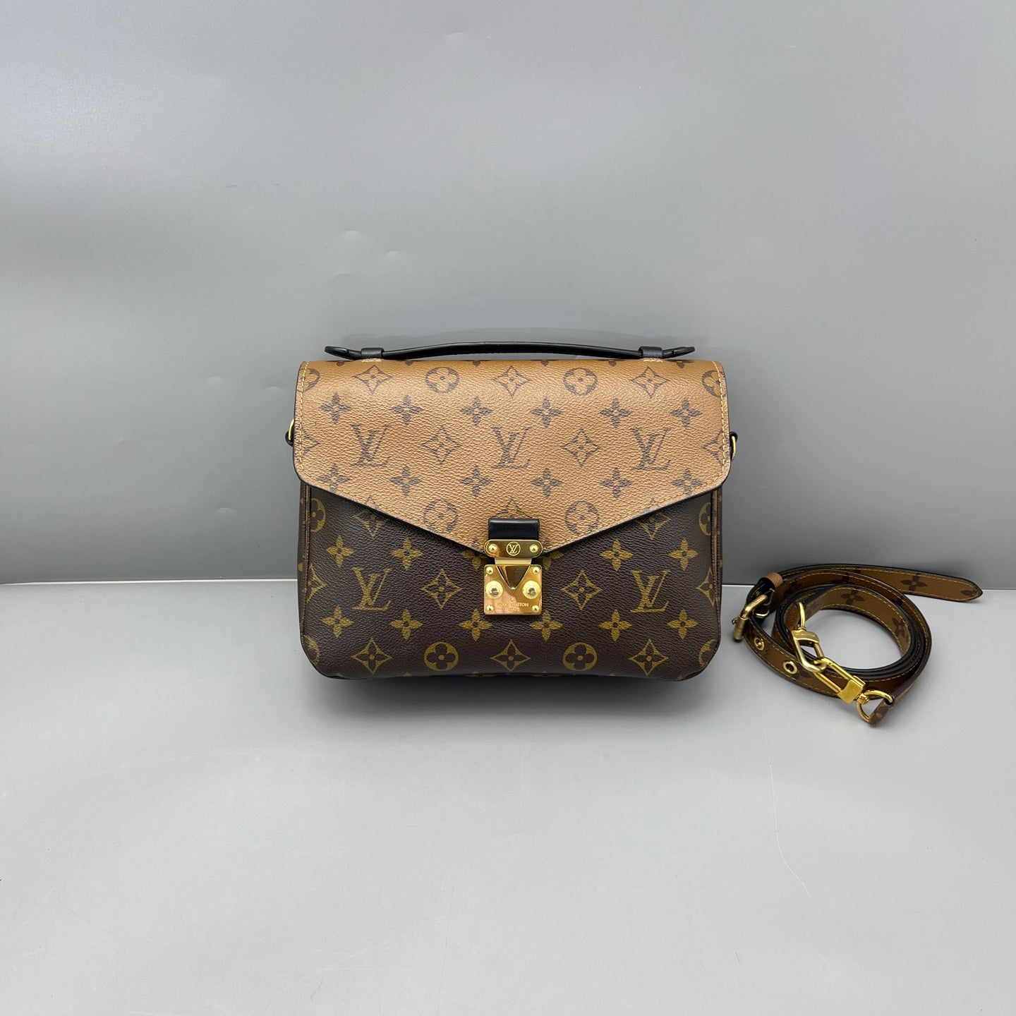 Louis Vuitton - Pochette Métis Reverse Monogram - Coated canvas - Brown - (Medium)