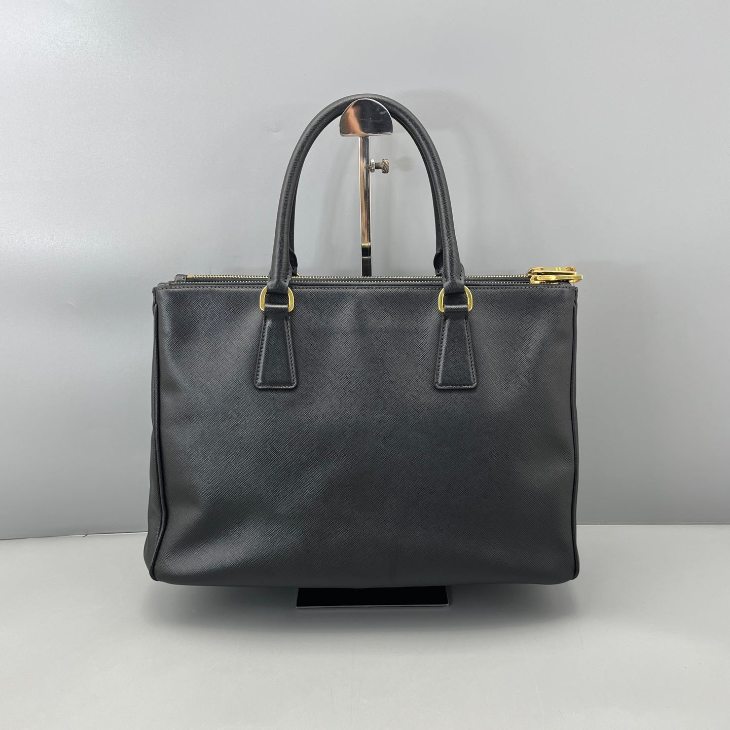 Prada - Saffiano Lux Double-Zip Tote (Galleria Bag) - Saffiano leather - Black - (medium)