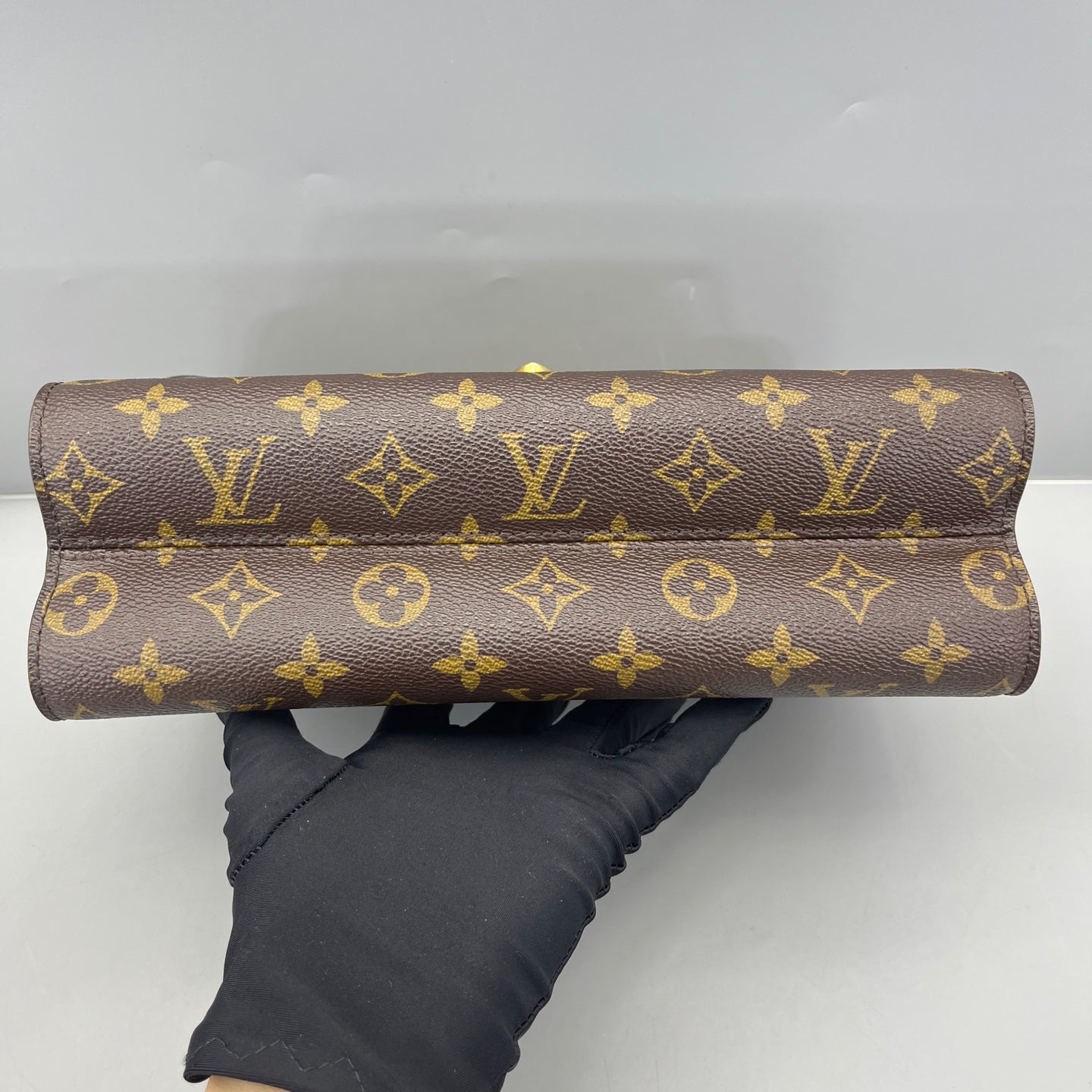 Louis Vuitton - Victoria Chain Bag - Monogram coated canvas with grained leather trim - Brown and Blue - (medium)