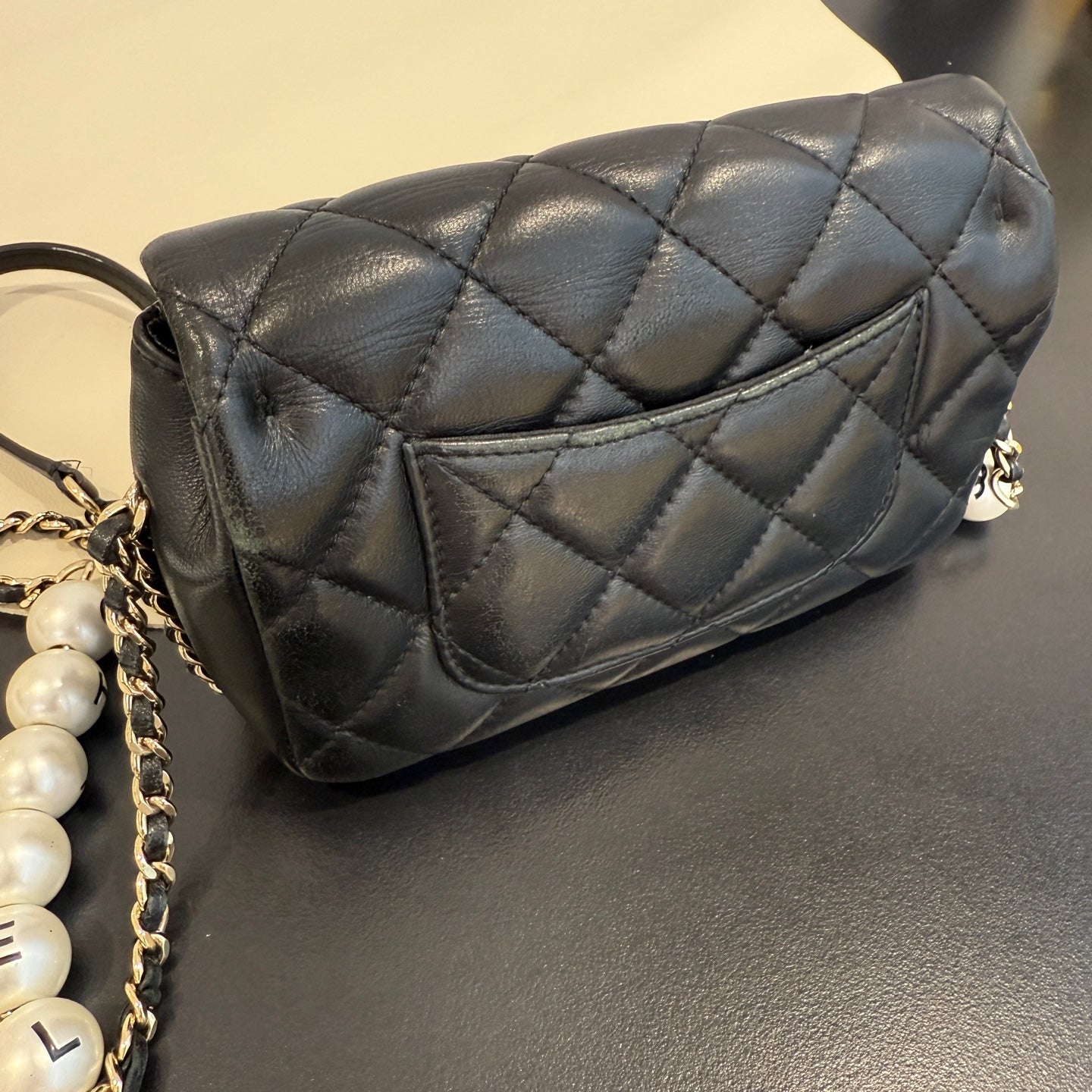 Chanel - Mini Flap Bag with Pearl Chain - Lambskin leather - Black - (mini)