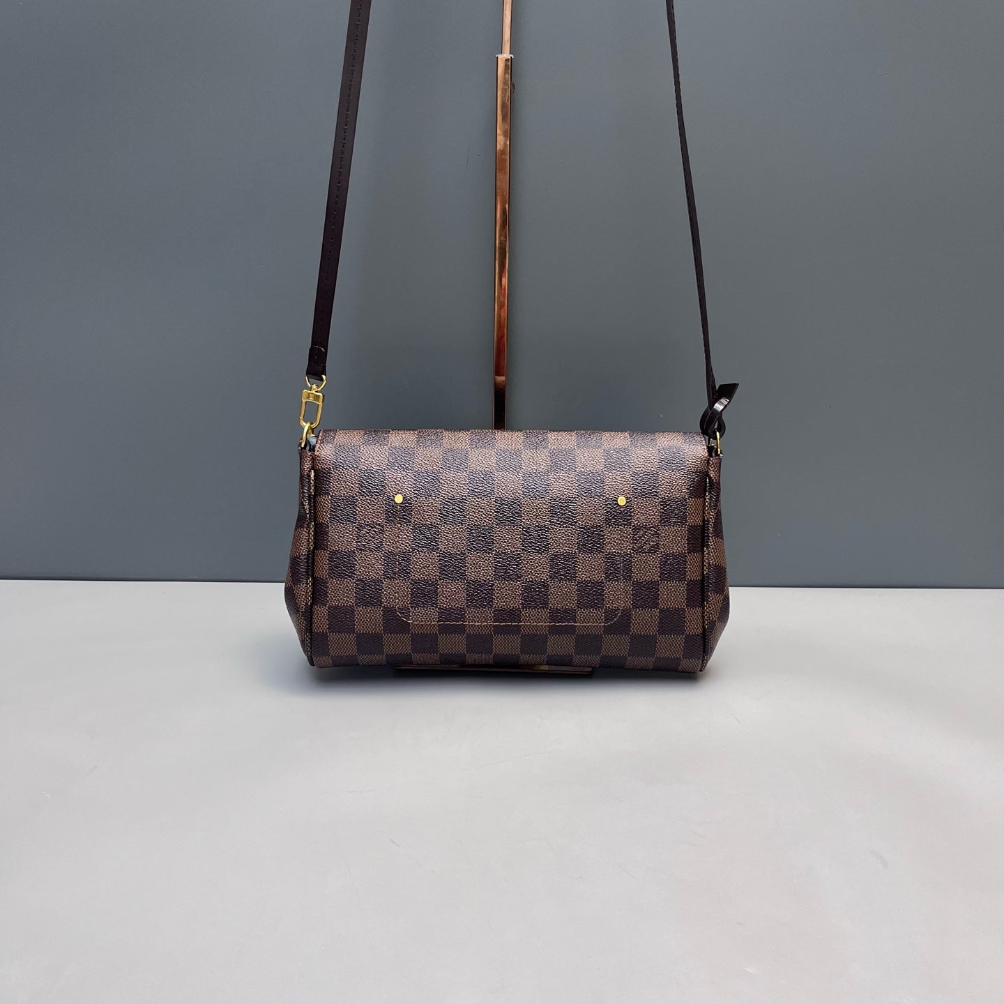 Louis Vuitton - Favorite - Damier Ebene coated canvas with cowhide leather trim and fabric lining - Brown - (small)