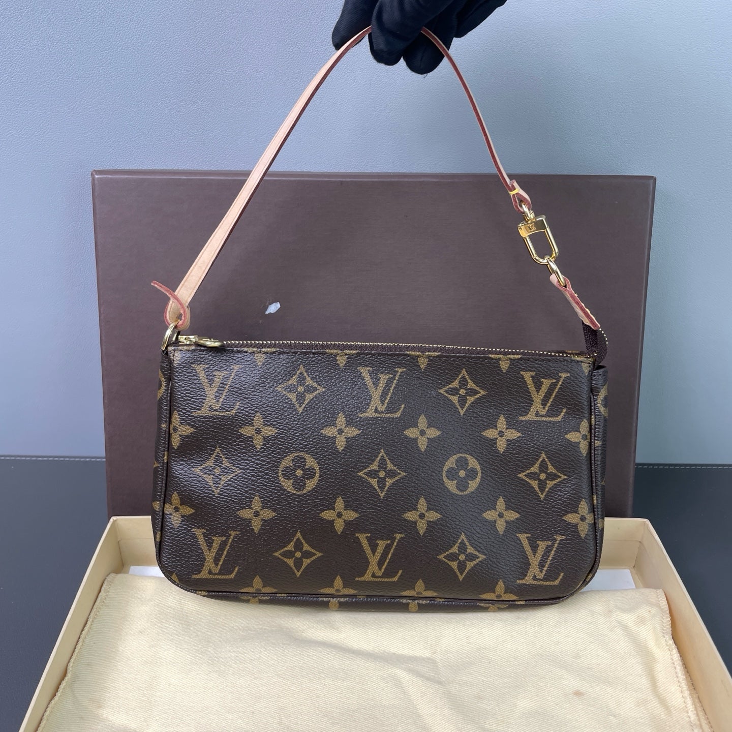 Louis Vuitton - Pochette Accessoires Monogram - Monogram coated canvas - Brown - (mini)