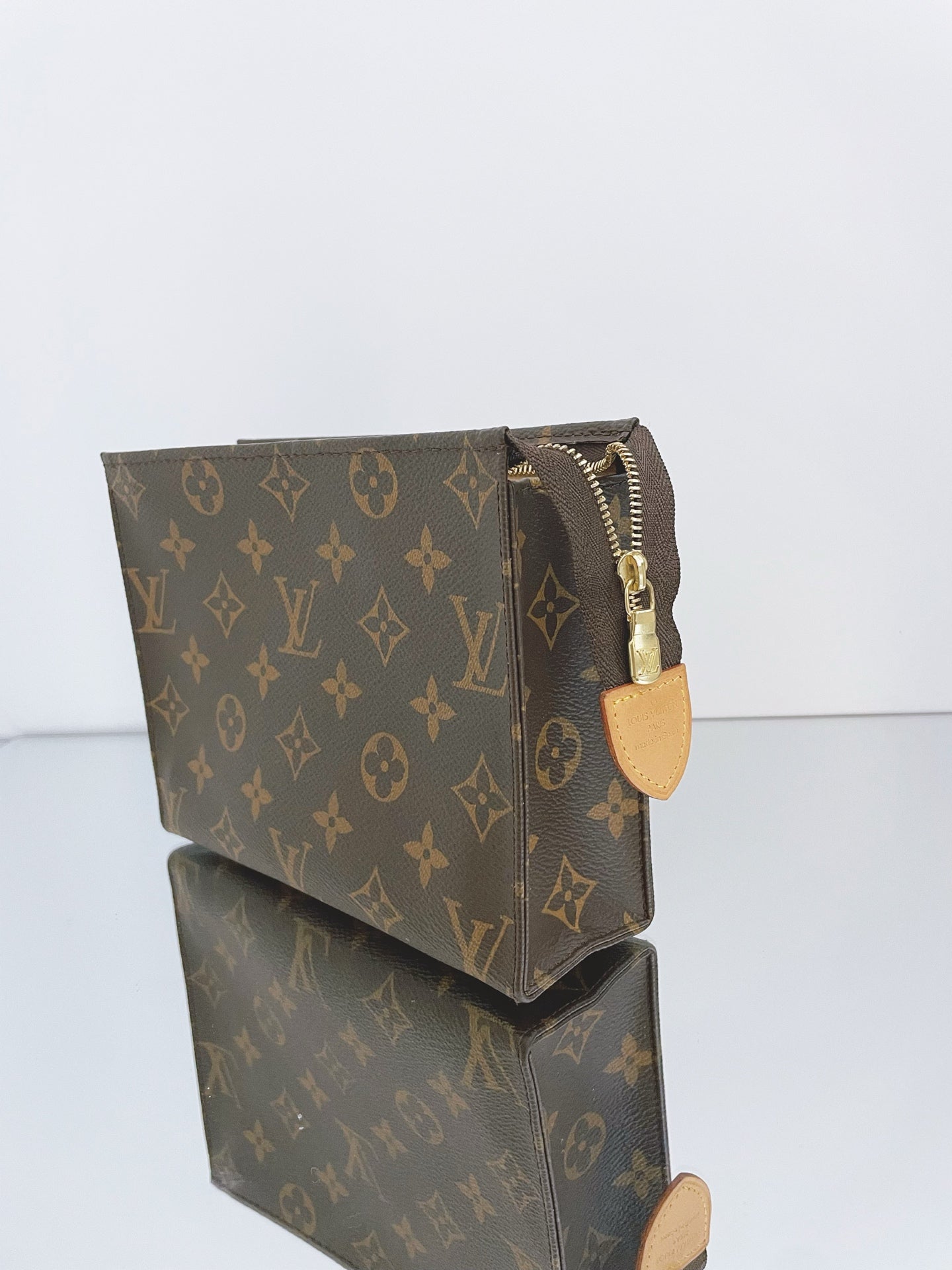 Louis Vuitton - Toiletry Pouch 19 - Coated canvas - Brown - (Small)