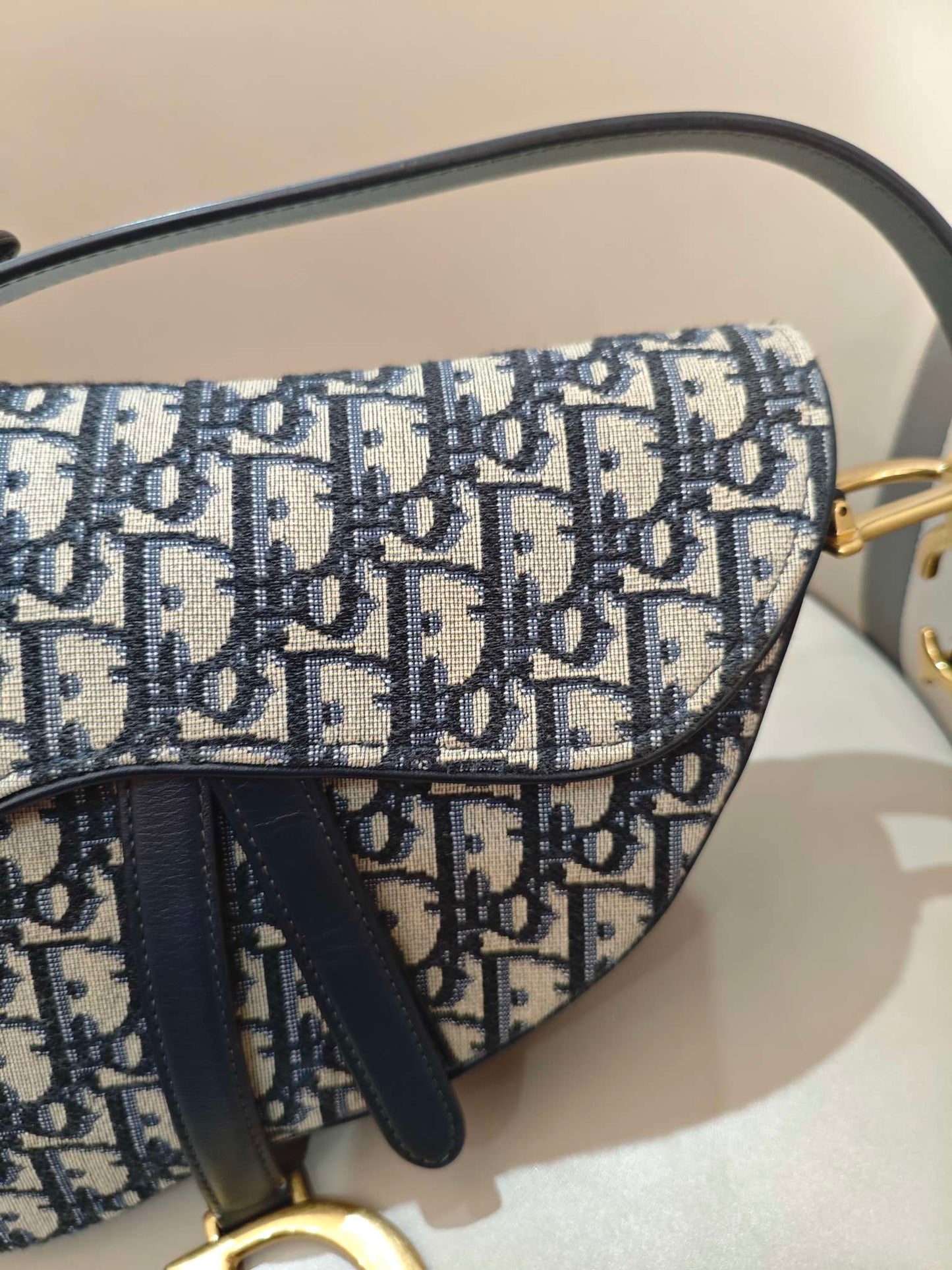 Dior - Saddle Bag - Dior Oblique Jacquard Canvas with Leather Trim - Navy Blue and Beige - (Medium)