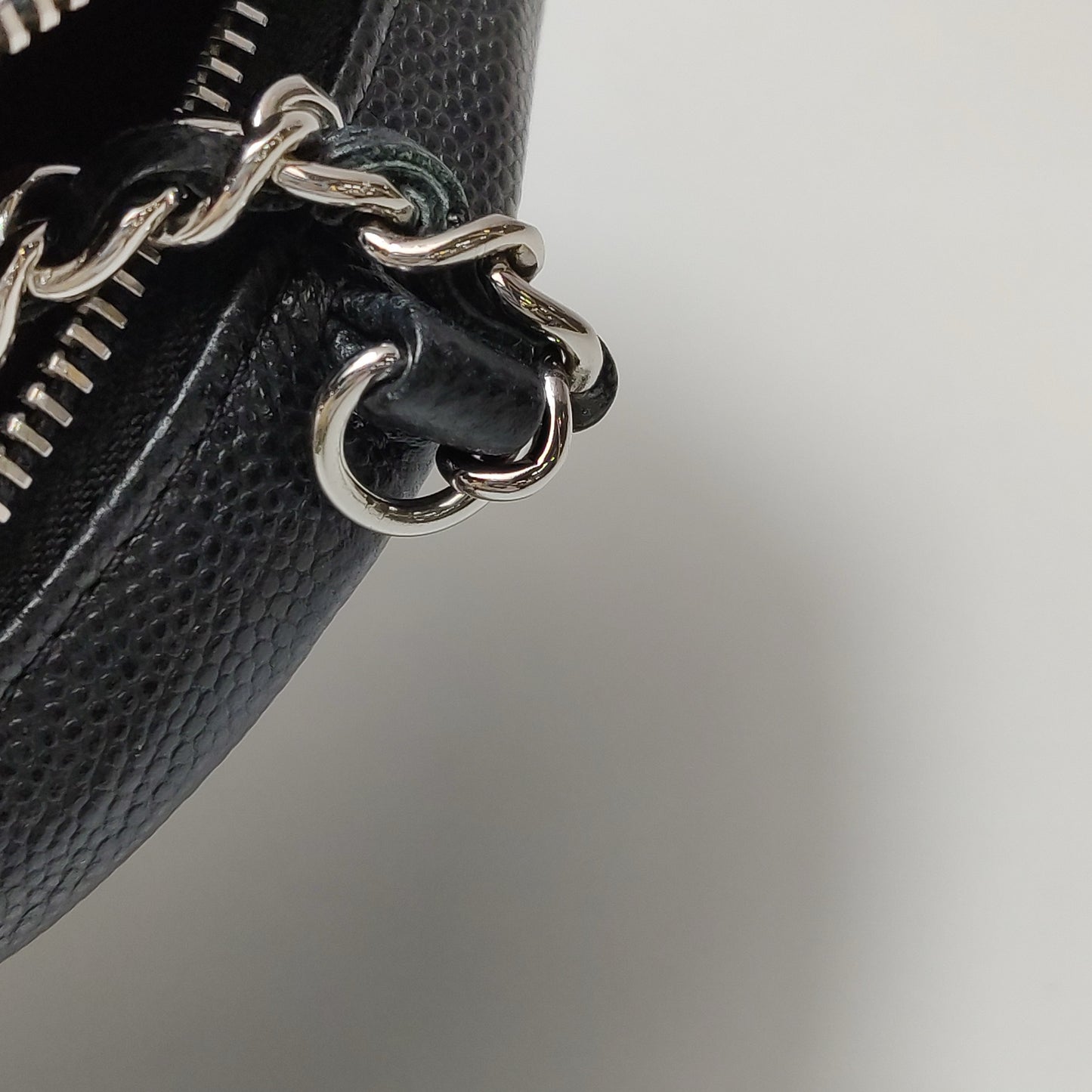 Chanel - 19 Round Mini Bag - Grained calfskin leather - Black - (mini)