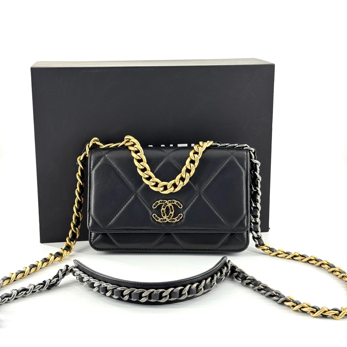 Chanel - 19 Bag WOC - Lambskin leather - Black - (mini)