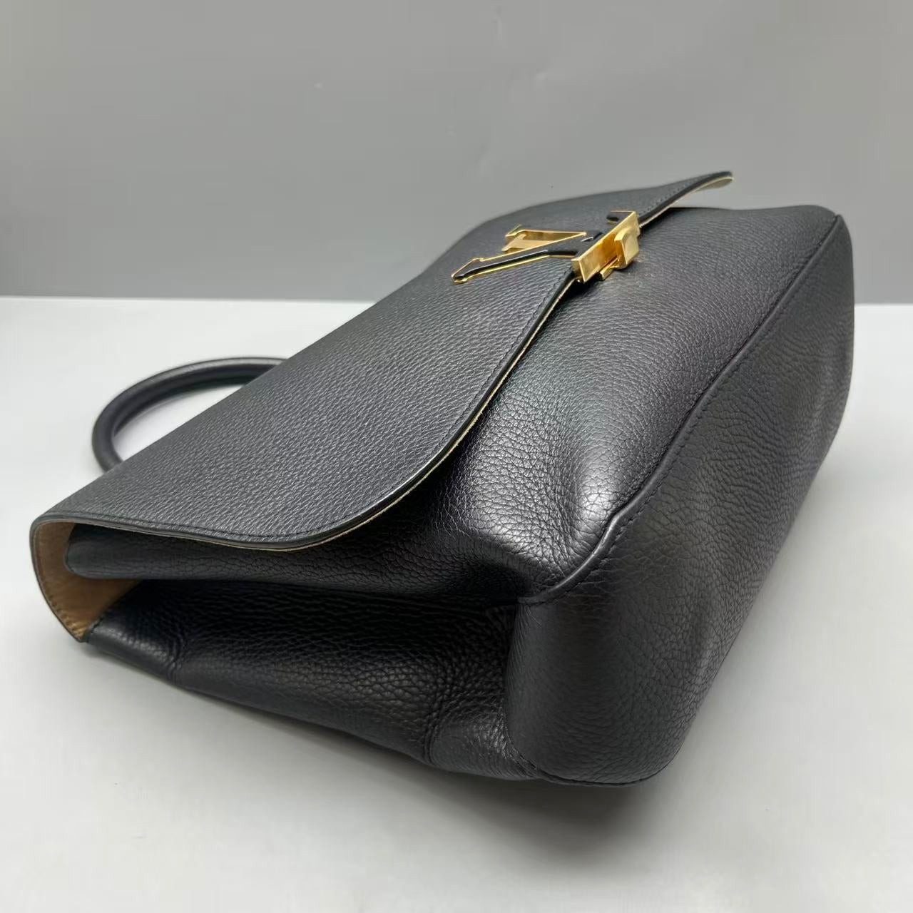 Louis Vuitton - Volta - Grained leather - Black - (Medium)