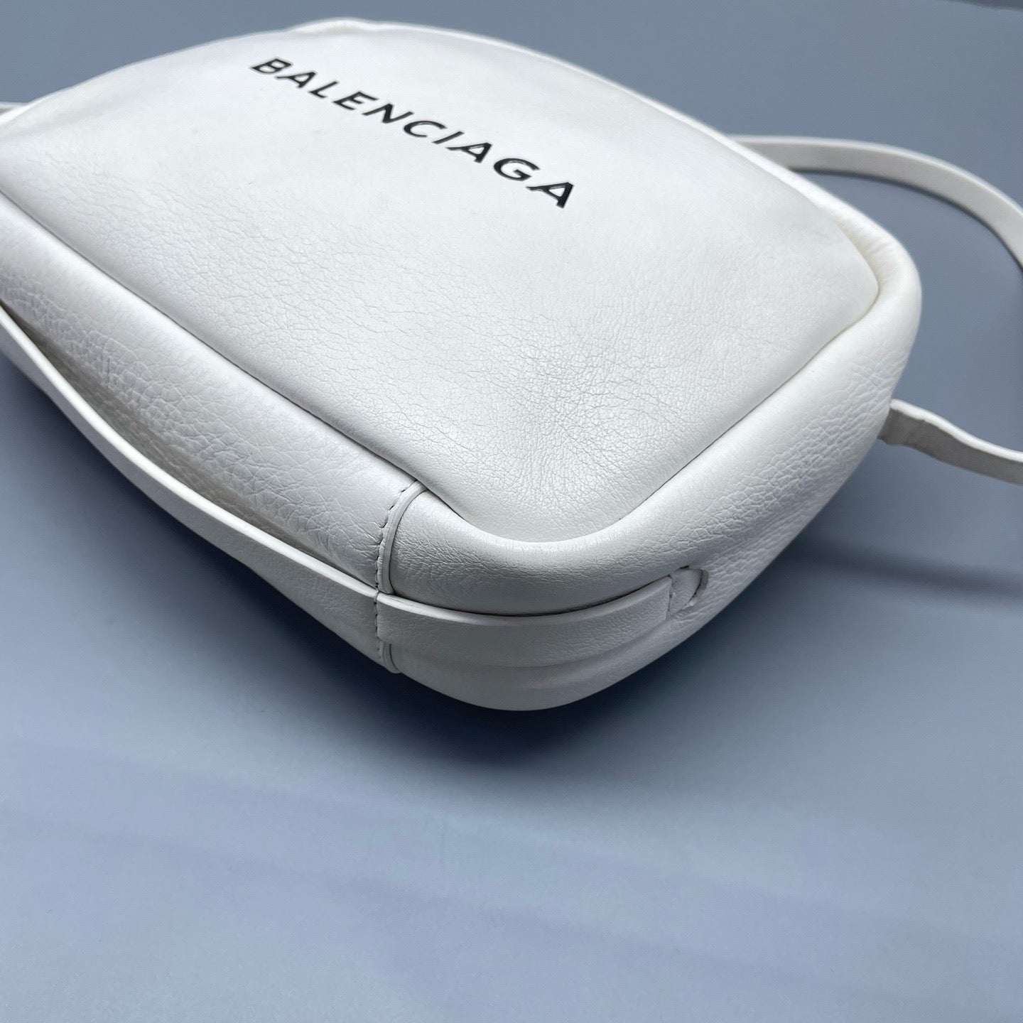Balenciaga - Everyday Camera Bag - Grained calfskin leather - White - (Small)