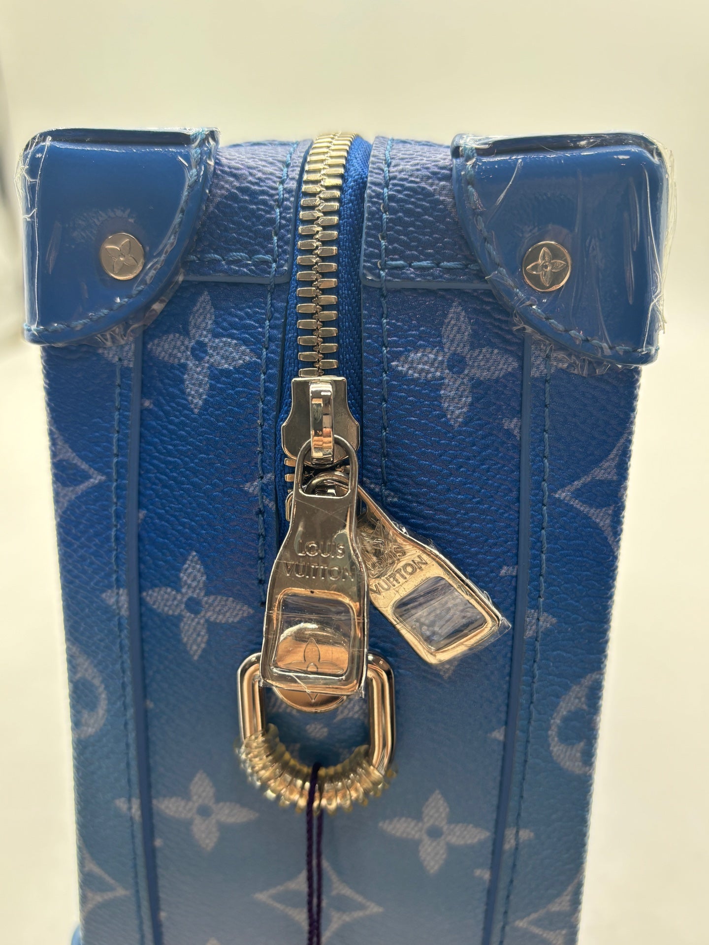 Louis Vuitton - Soft Trunk Clouds - Synthetic - Blue - (medium)