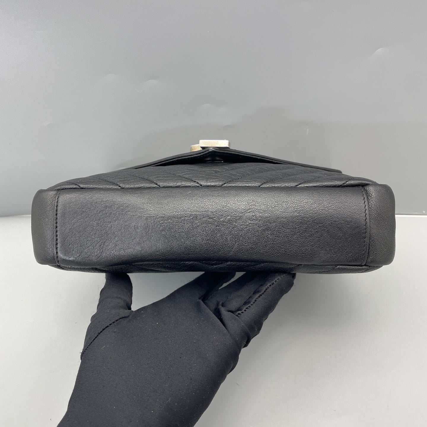 Saint Laurent - Envelope Messenger Bag - Grained leather - Black - (medium)