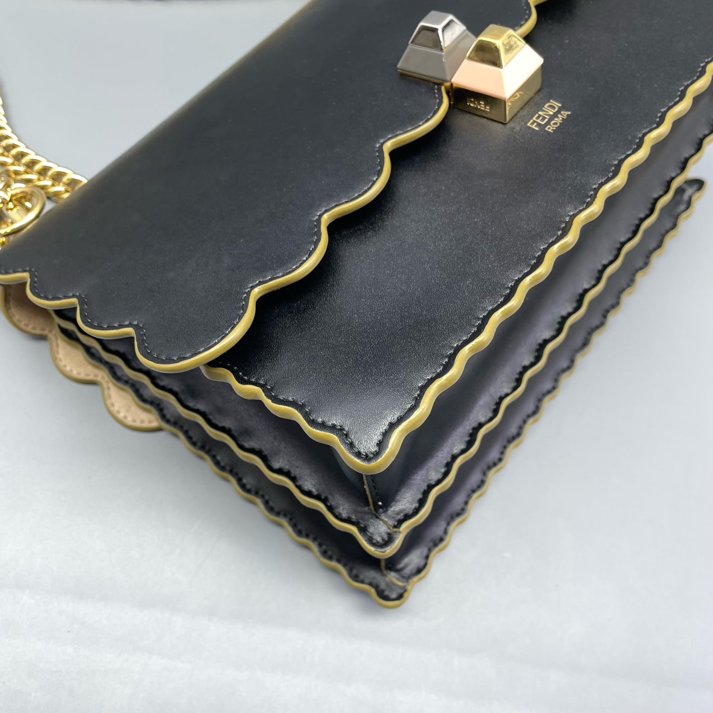 Fendi - Kan I (Kan I F) Scalloped Edge - Leather - Black - (medium)