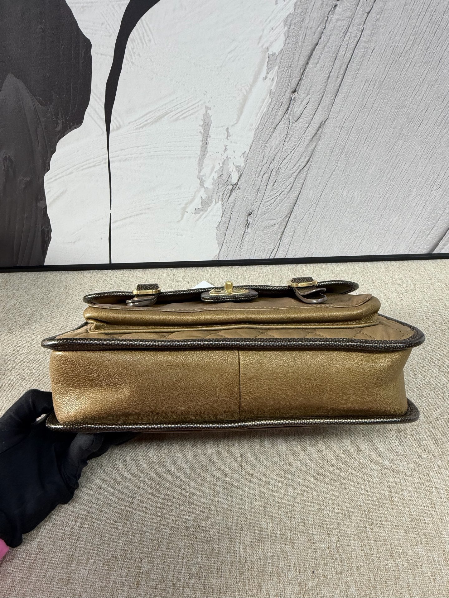 Chanel - Cambridge Messenger Bag - Grained leather - Brown with gold accents - (Medium)