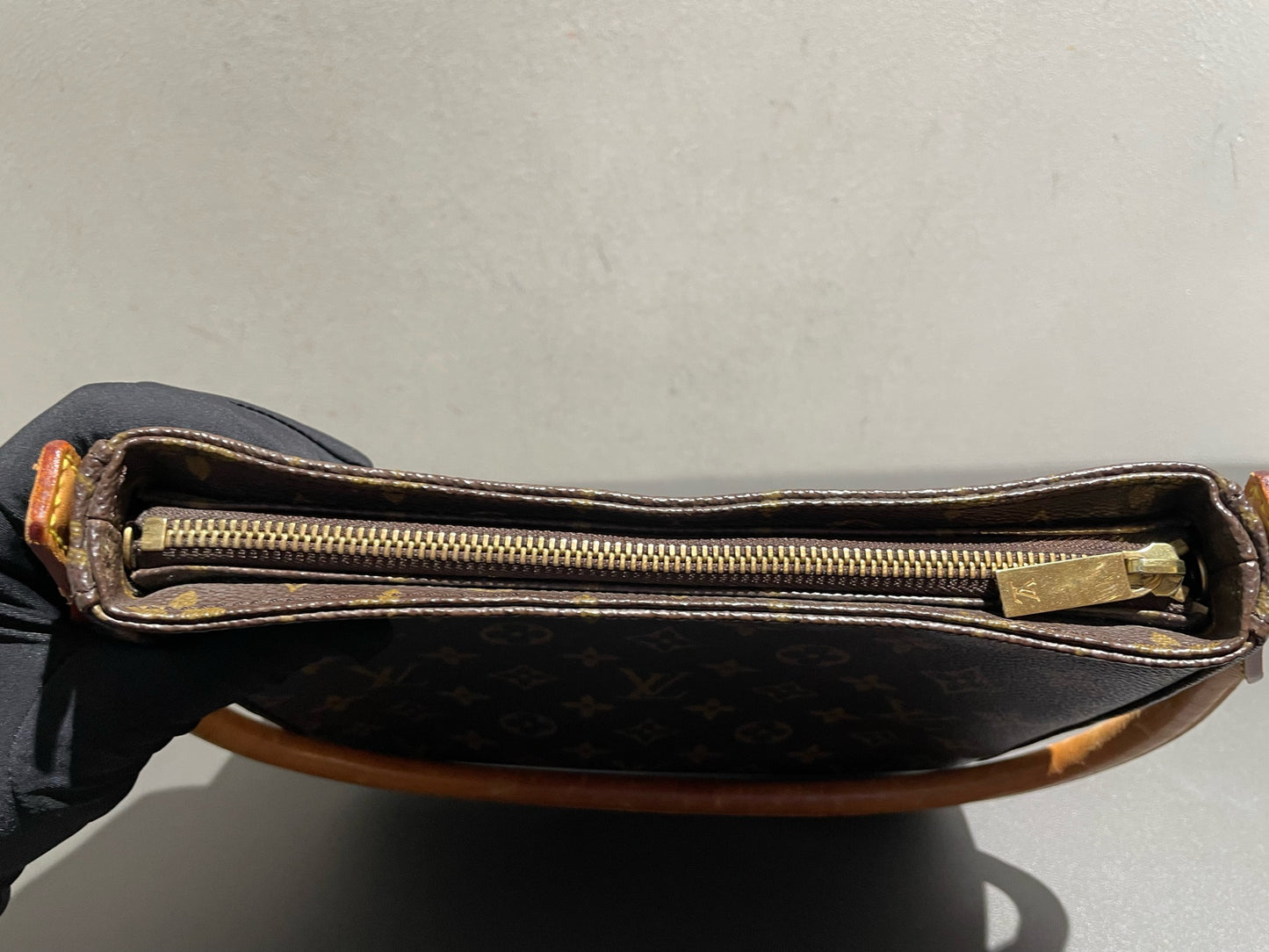 Louis Vuitton - Looping MM - Monogram coated canvas with natural cowhide leather (vachetta) trim - Brown - (Medium)