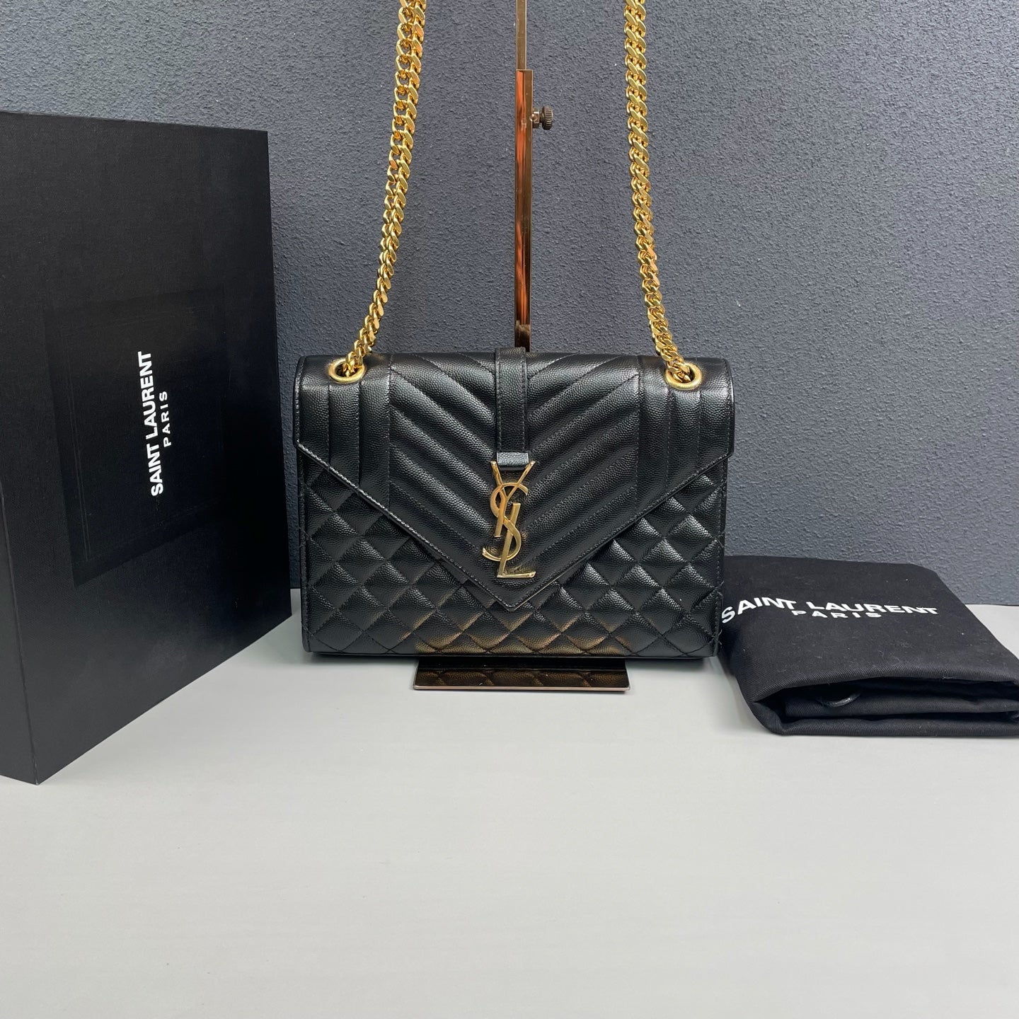 Saint Laurent - Envelope Chain Bag - Caviar cowhide leather - Black with Gold-Tone Hardware - (medium)