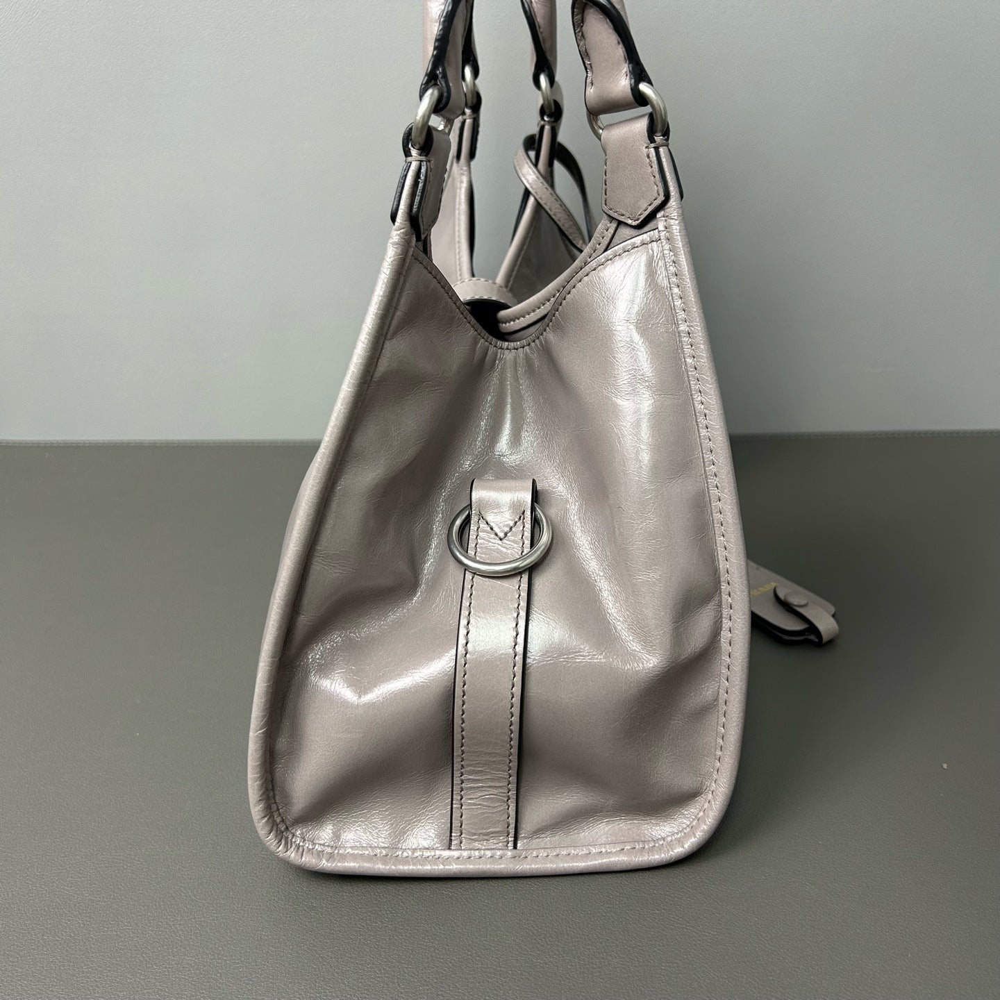 Prada - Trapezoidal Hobo - Waxed cowhide leather - Grey - (Medium)