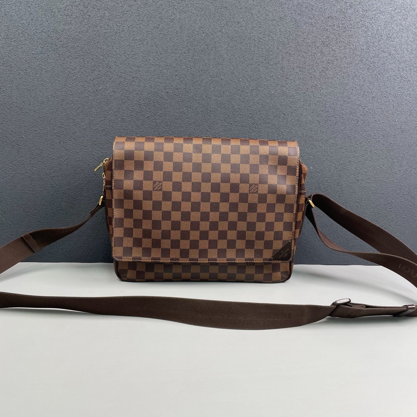 Louis Vuitton - District PM Messenger Bag - Damier Ebene coated canvas with leather trim - Brown - (medium)