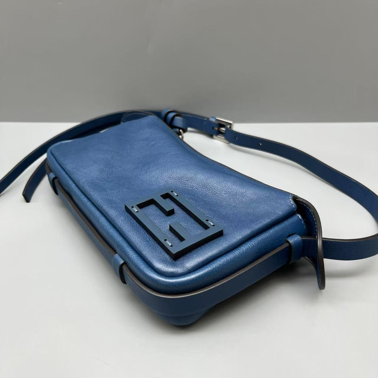 Fendi - Simply Shoulder Bag - Grained leather - Deep Blue - (Small)