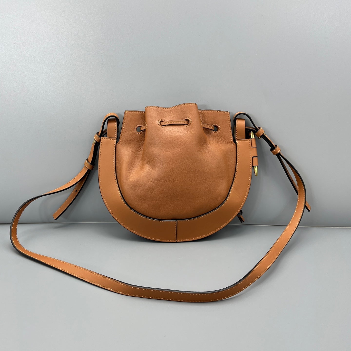 Loewe - Disc Bucket Bag - Pebbled leather and smooth leather trim, suede interior - Caramel - (Small)