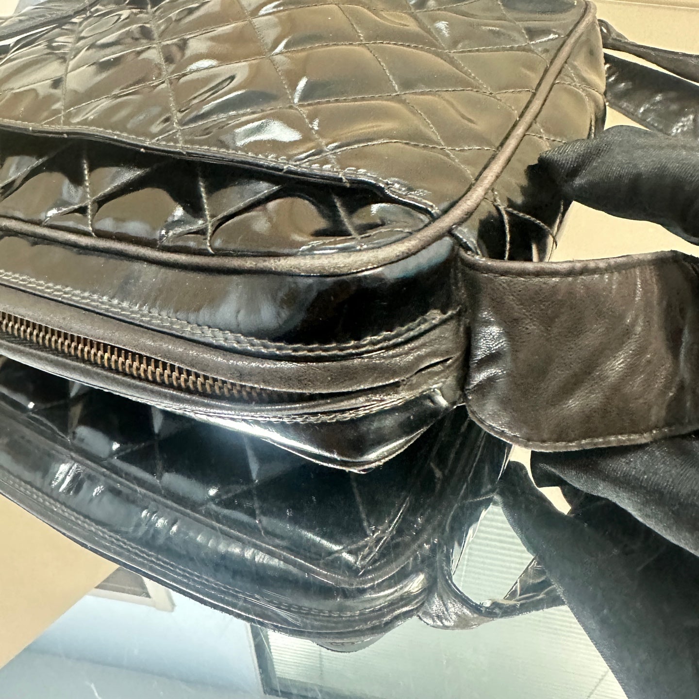 Chanel - Vintage Quilted Camera Bag - Patent leather - Black - (Small)