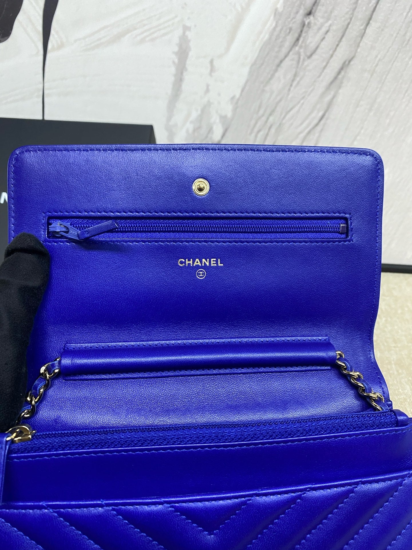 Chanel - V-Stitch Wallet on Chain (WOC) - Lambskin leather - Blue - (Mini)