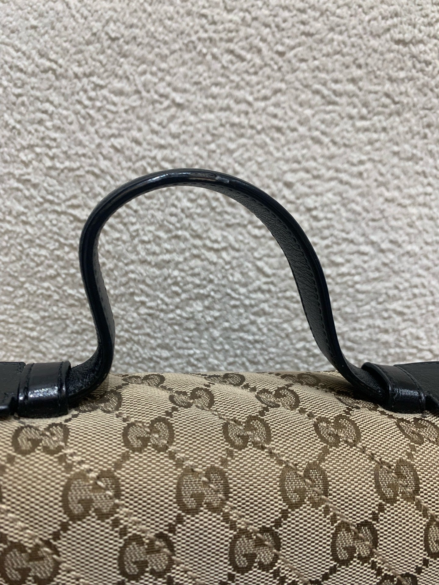 Gucci - Marmont Top Handle Messenger Bag - GG Supreme coated canvas with leather trim - Beige and Black with Gold-tone hardware - (Medium)