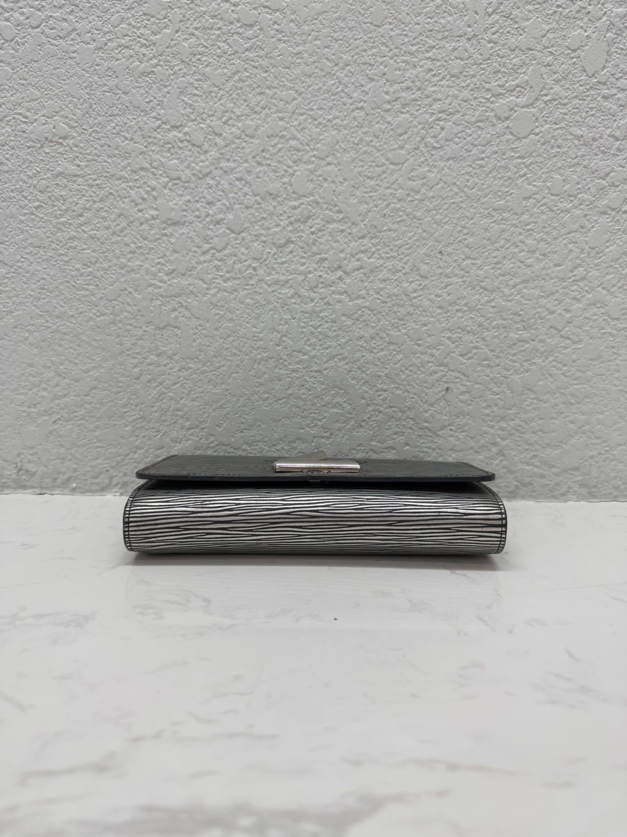 Louis Vuitton - Twist WOC - Epi leather - Silver Grey - (mini)