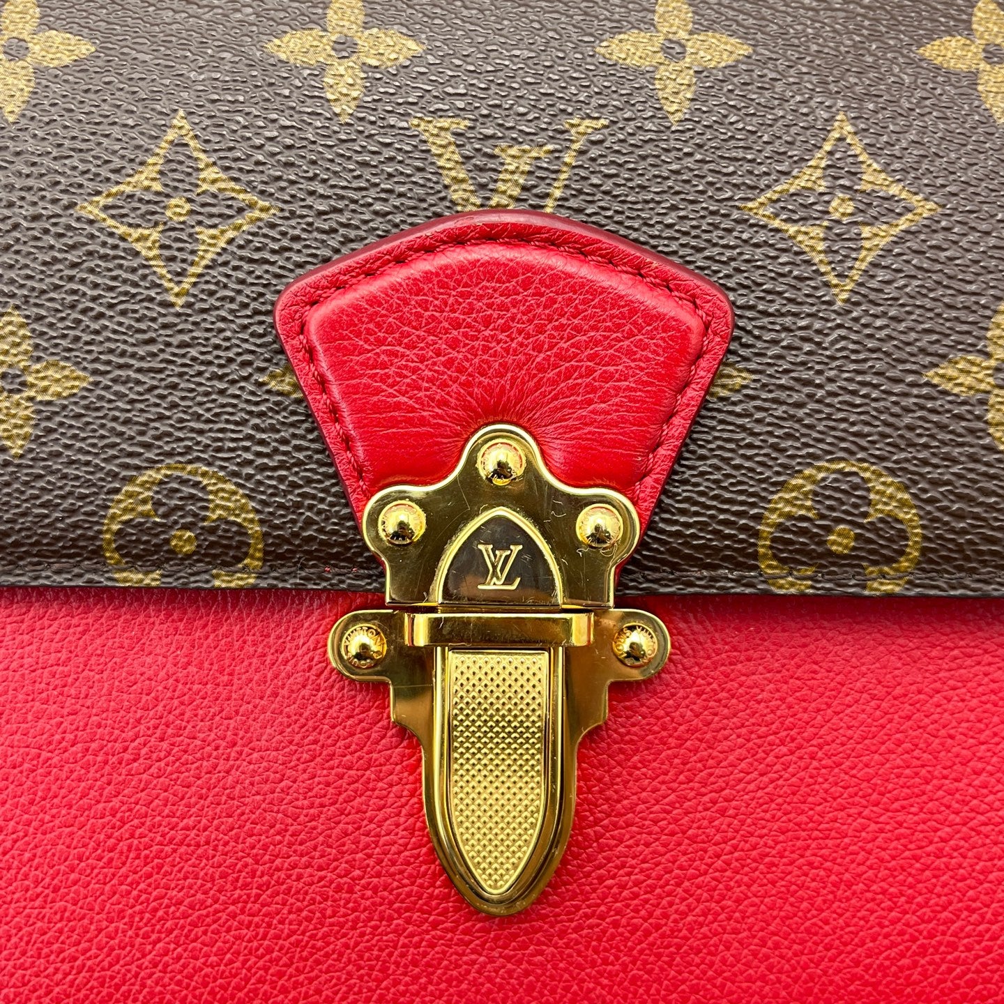 Louis Vuitton - Victoria Chain Bag - Monogram coated canvas and grained leather - Brown and Red - (medium)